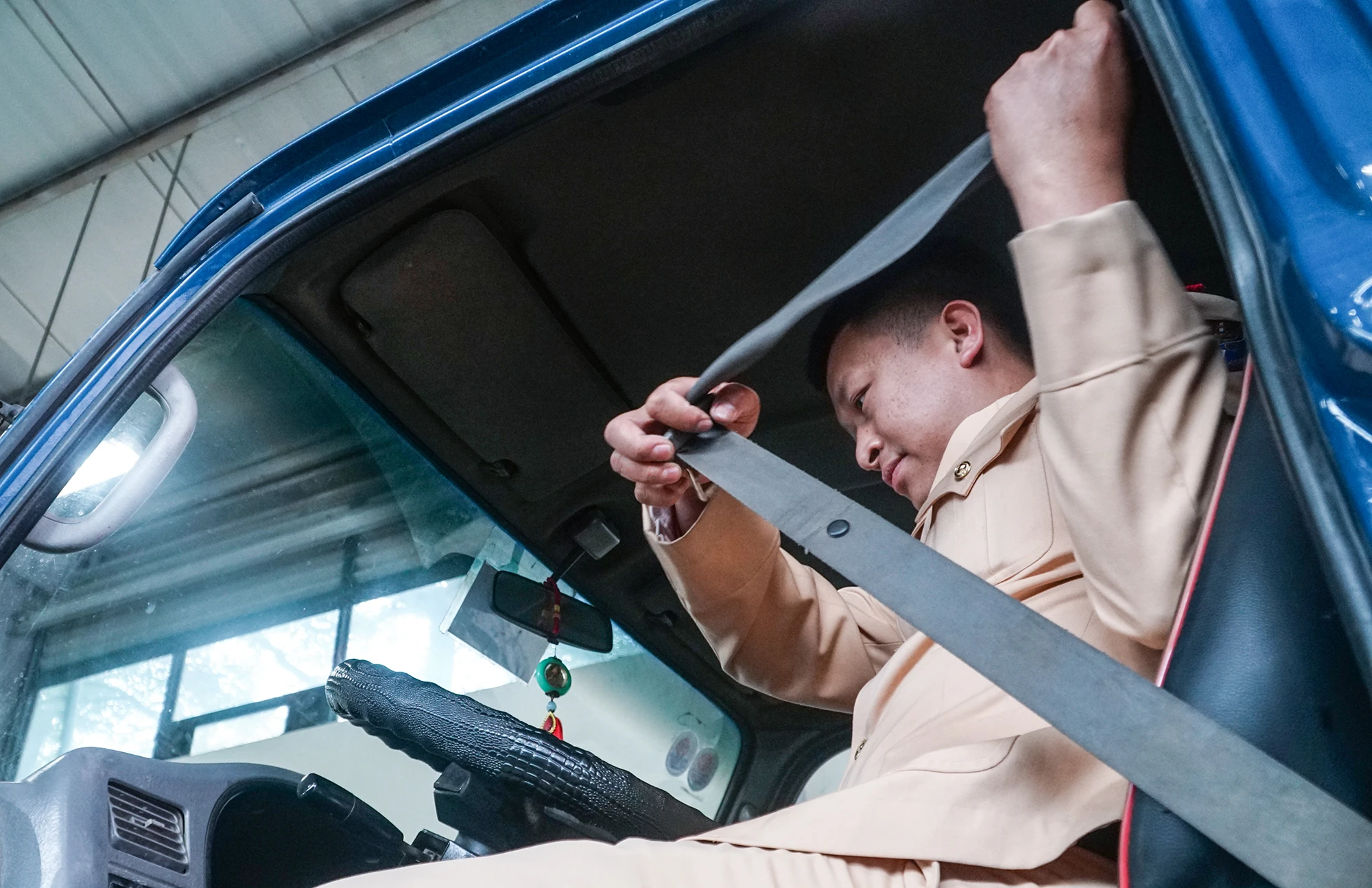 Cục trưởng Cục Đăng kiểm Việt Nam Nguyễn Chiến Thắng bày tỏ sự cảm ơn đối với lãnh đạo Bộ GTVT, Bộ Công an, các cán bộ chiến sỹ CSGT tham gia hỗ trợ công tác đăng kiểm xe cơ giới, chung sức, đồng lòng cùng ngành đăng kiểm vượt qua giai đoạn khó khăn hiện nay, vì mục tiêu duy nhất phục vụ nhân dân. Cục trưởng Cục Đăng kiểm Việt Nam Nguyễn Chiến Thắng bày tỏ sự cảm ơn đối với lãnh đạo Bộ GTVT, Bộ Công an, các cán bộ chiến sỹ CSGT tham gia hỗ trợ công tác đăng kiểm xe cơ giới, chung sức, đồng lòng cùng ngành đăng kiểm vượt qua giai đoạn khó khăn hiện nay, vì mục tiêu duy nhất phục vụ nhân dân.