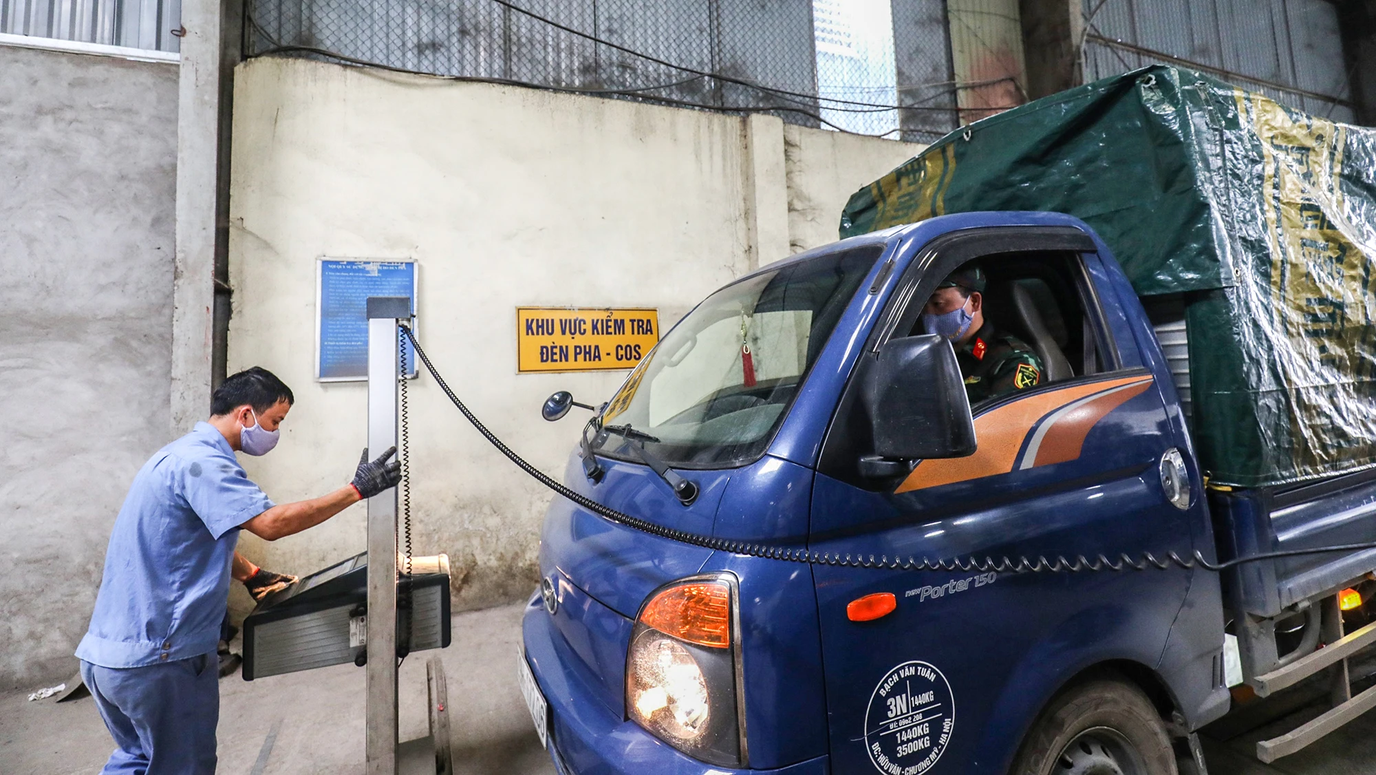 Công việc đăng kiểm được phối hợp nhịp nhàng với nhân viên của trung tâm đăng kiểm. Công việc đăng kiểm được phối hợp nhịp nhàng với nhân viên của trung tâm đăng kiểm.