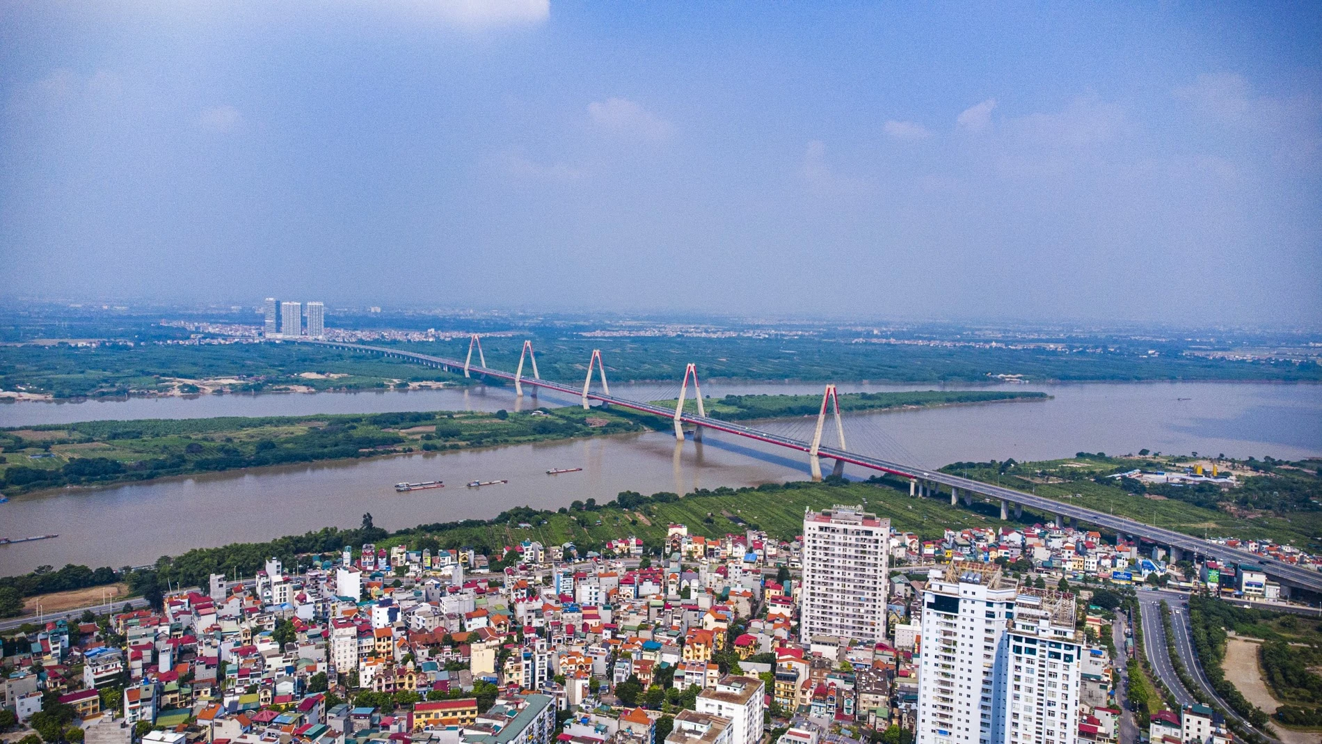 Phần chính của cầu gồm dây văng liên tục năm trụ tháp với tổng chiều dài 1.500 m.