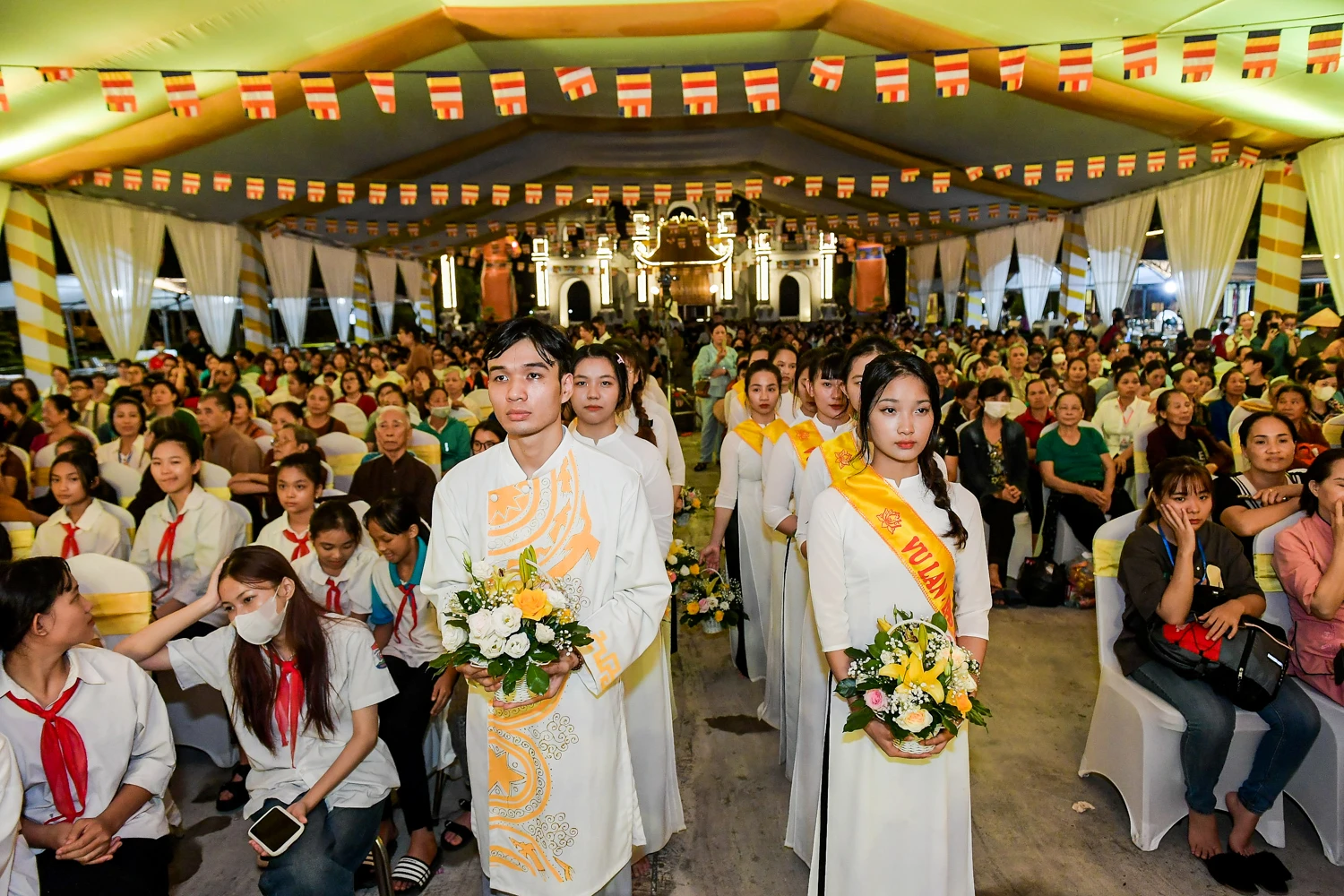 Lễ Vu Lan không còn đơn thuần chỉ có ý nghĩa tôn giáo thiêng liêng ca ngợi lòng hiếu thảo đối với mẹ mà đã trở thành ngày lễ mang tính nhân văn, nói lên lòng hiếu kính của tất cả mọi người đối với đấng sinh thành.