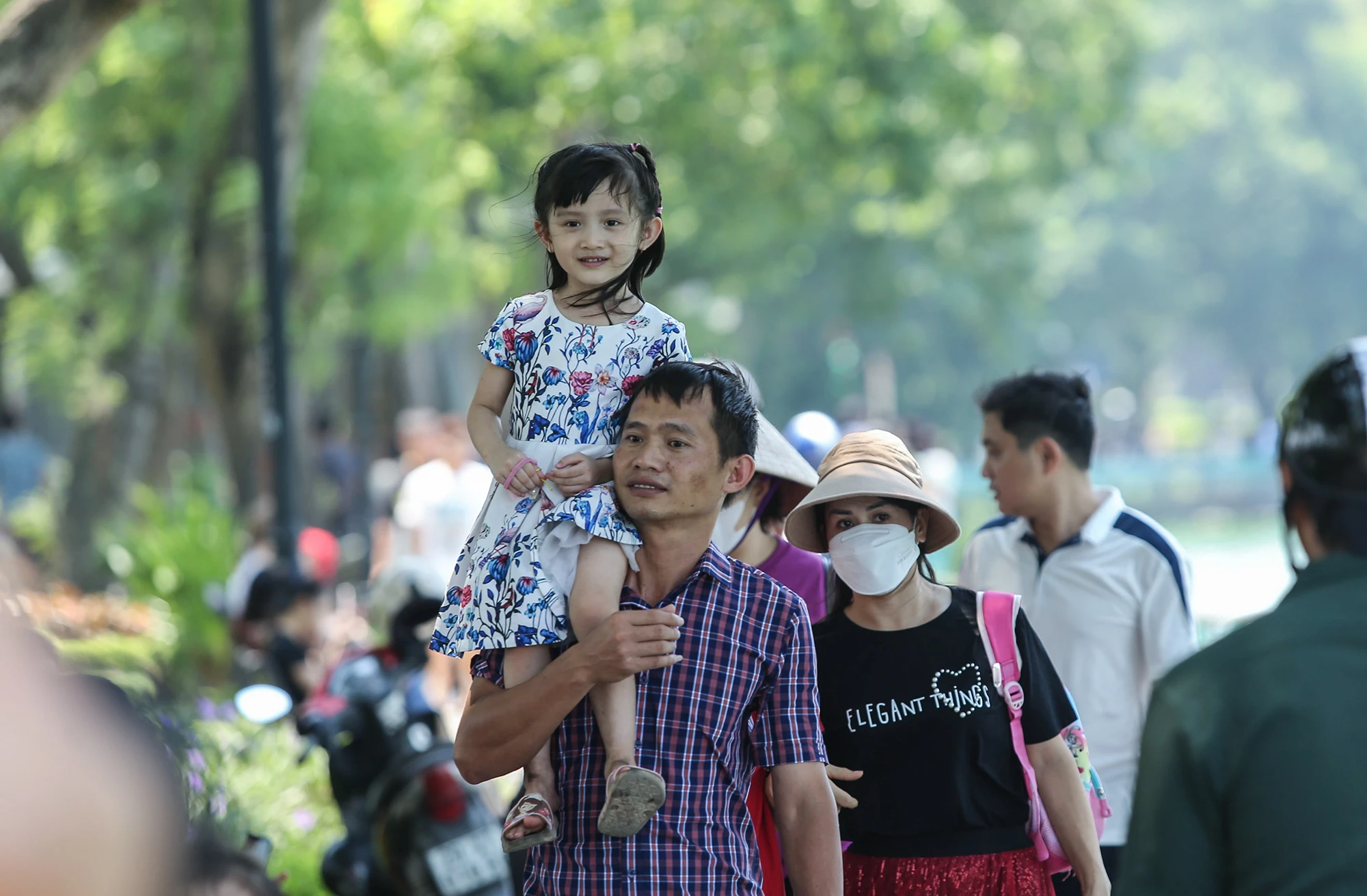Đây cũng là dịp để nhiều gia đình có dịp sum họp, cùng đi chơi, đi dạo tăng thêm tình cảm trước khi năm học mới bắt đầu. Đây cũng là dịp để nhiều gia đình có dịp sum họp, cùng đi chơi, đi dạo tăng thêm tình cảm trước khi năm học mới bắt đầu.