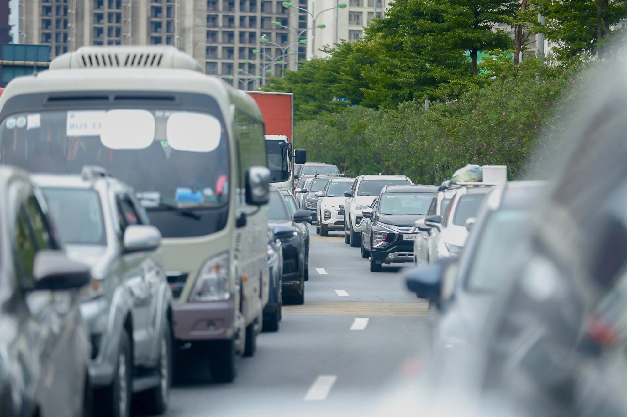 Khu vực đầu cao tốc Pháp Vân -Cầu Giẽ hàng ô tô nối đuôi nhau hướng về nội đô. Khu vực đầu cao tốc Pháp Vân -Cầu Giẽ hàng ô tô nối đuôi nhau hướng về nội đô.