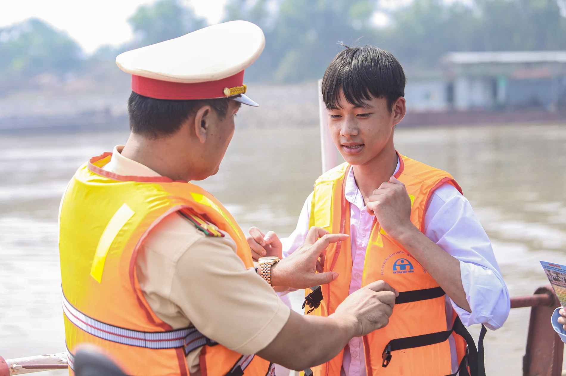 CSGT-duong-thuy.JPG