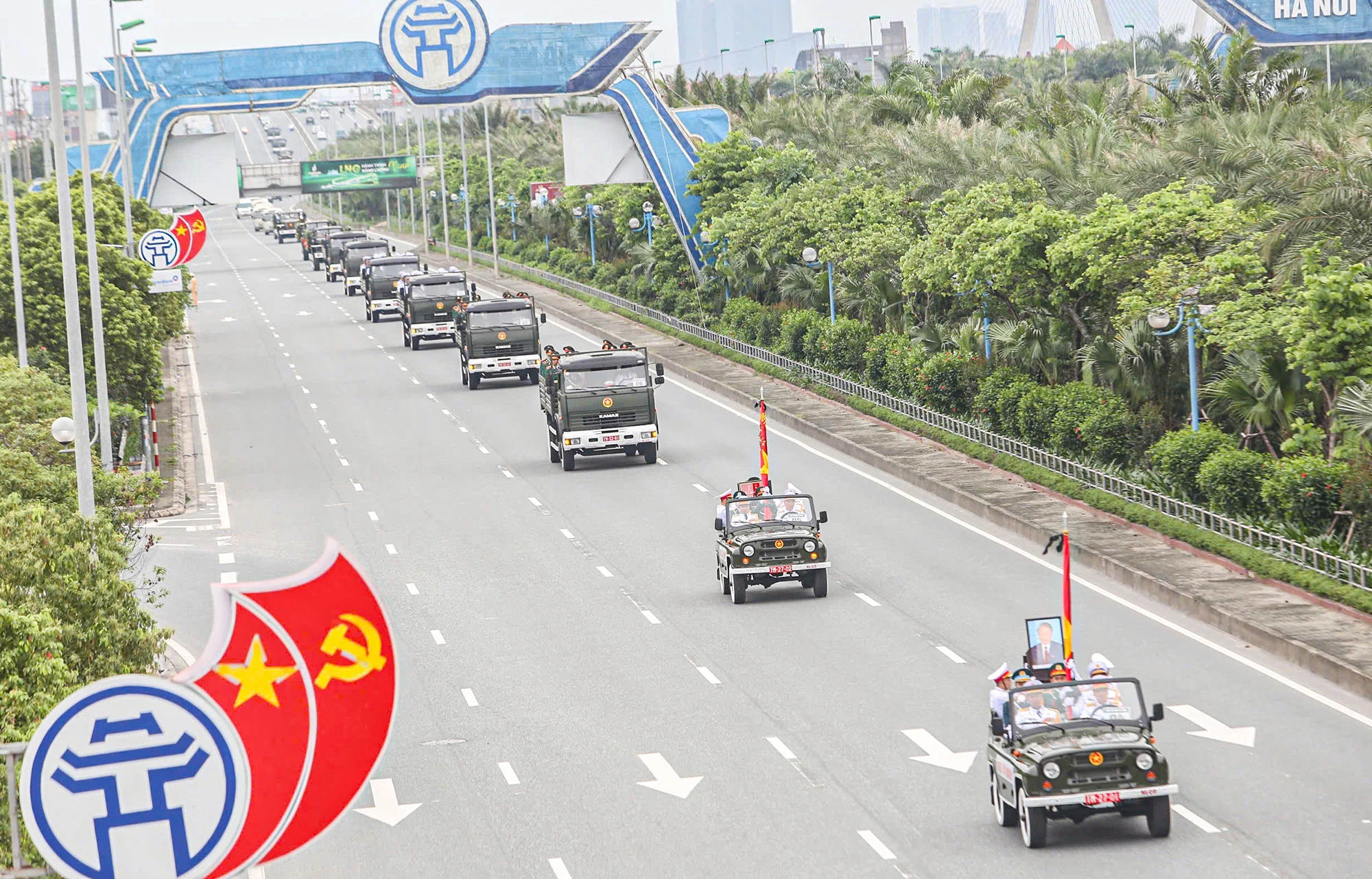 Hình ảnh lễ đưa tiễn Nguyên Chủ tịch nước Trần Đức Lương về với đất mẹ