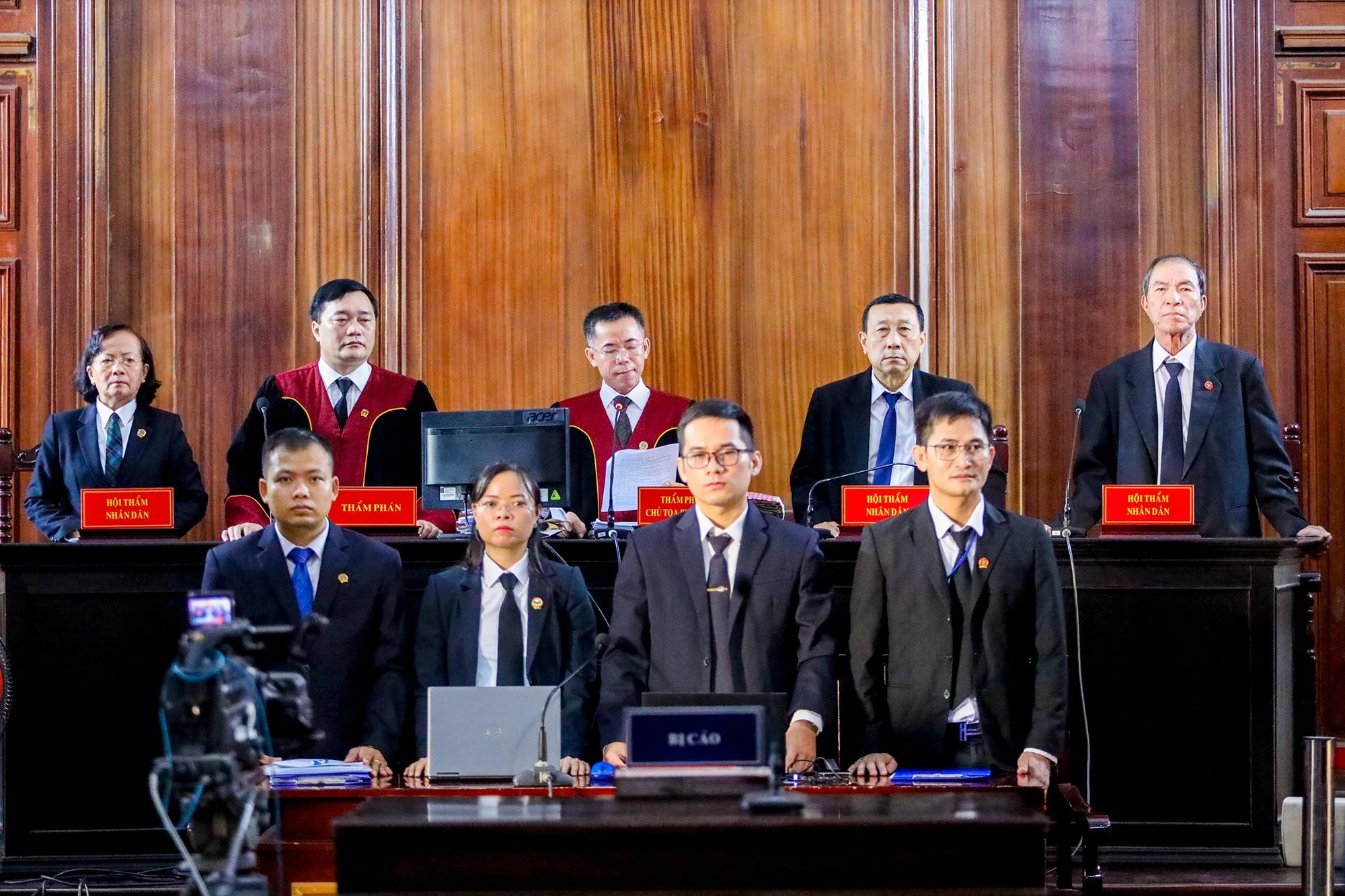 Chủ tọa phiên tòa là thẩm phán Trần Minh Châu. Chủ tọa phiên tòa là thẩm phán Trần Minh Châu.