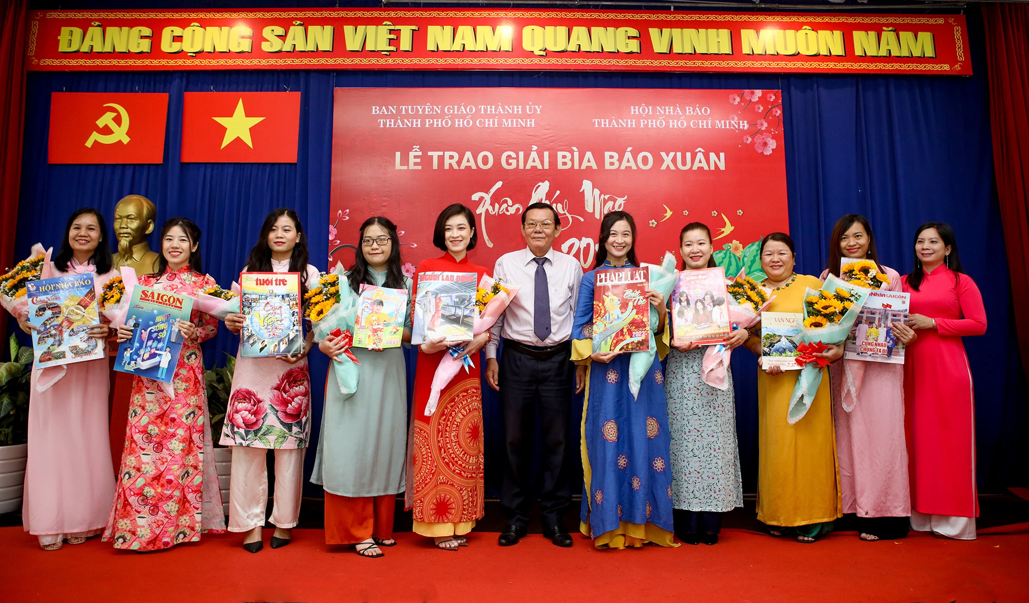 Các ấn phẩm báo xuân đạt giải năm 2023. Ảnh: NGUYỆT NHI Các ấn phẩm báo xuân đạt giải năm 2023. Ảnh: NGUYỆT NHI