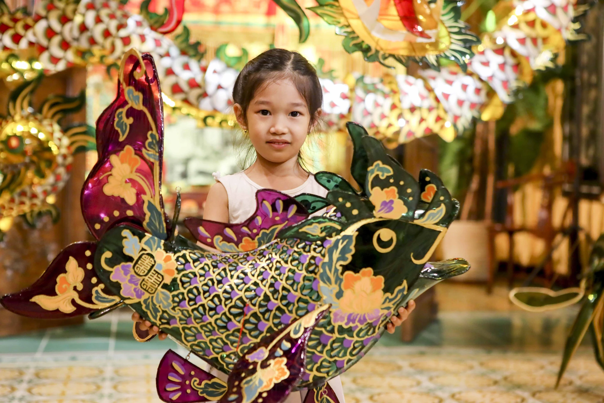 Người dân TP.HCM chiêm ngưỡng lồng đèn trung thu xưa