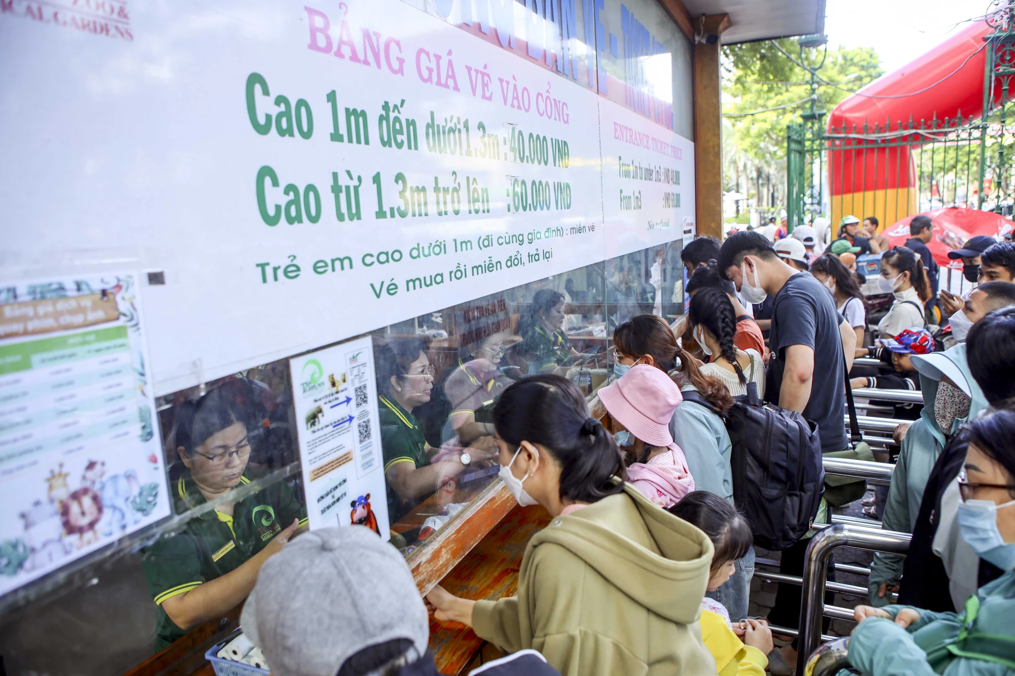 Thảo Cầm Viên Sài Gòn đông nghịt người, hơn 22.000 lượt khách vui chơi 2-9
