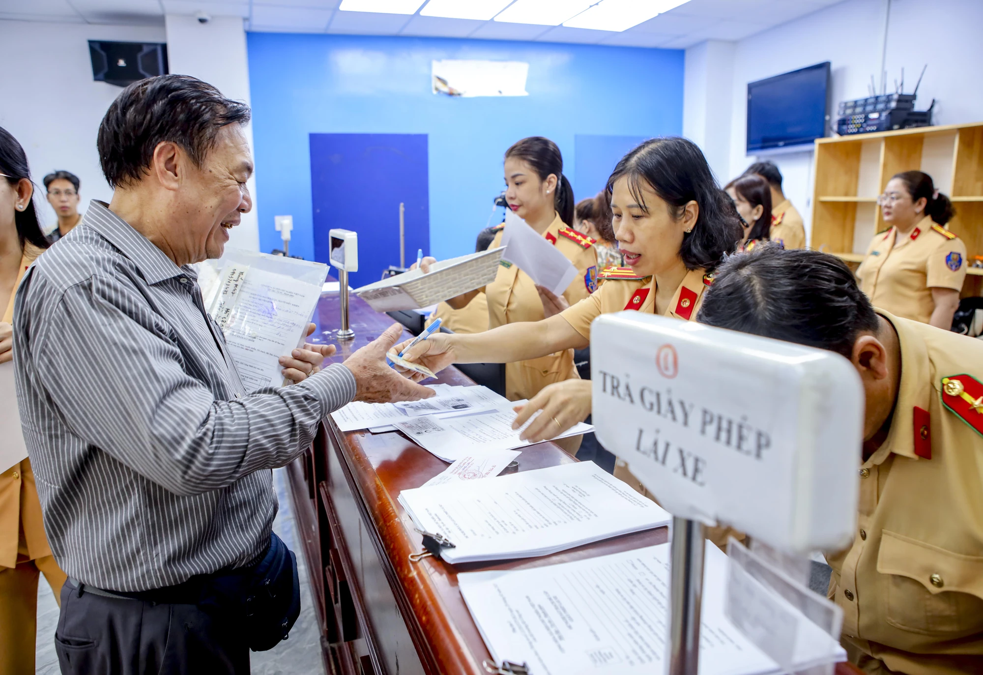 TP.HCM: Bố trí thêm 22 điểm đổi giấy phép lái xe tại Công an phường, xã cho người dân