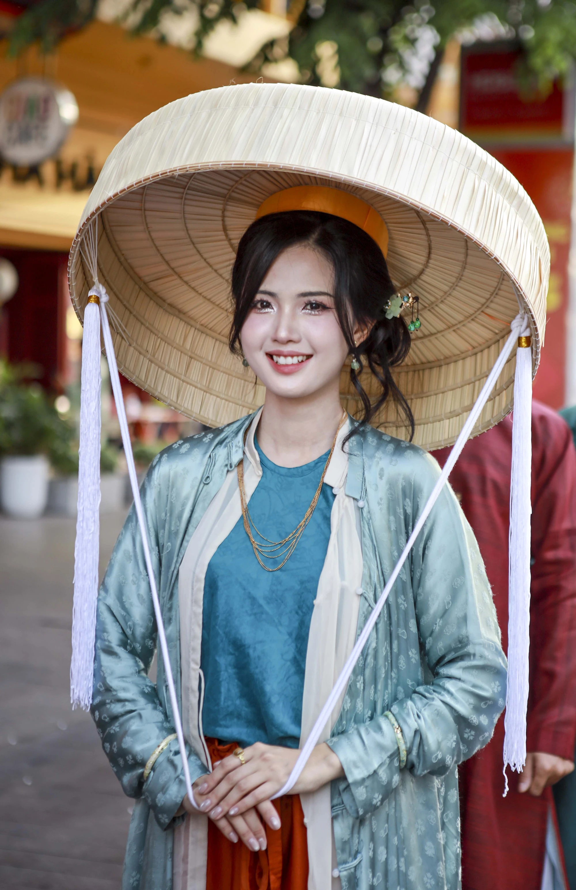 Hơn 1.000 người diễu hành cổ phục trên đường phố Sài Gòn