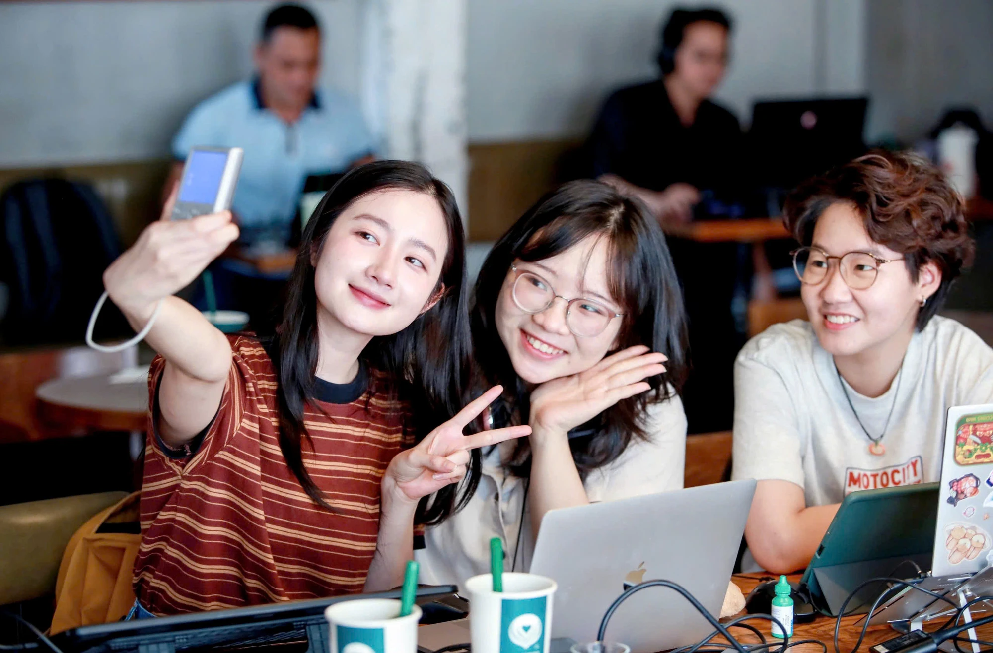 Chân dung gen Z ngoài đời thực được ví giống Nam Phương Hoàng hậu