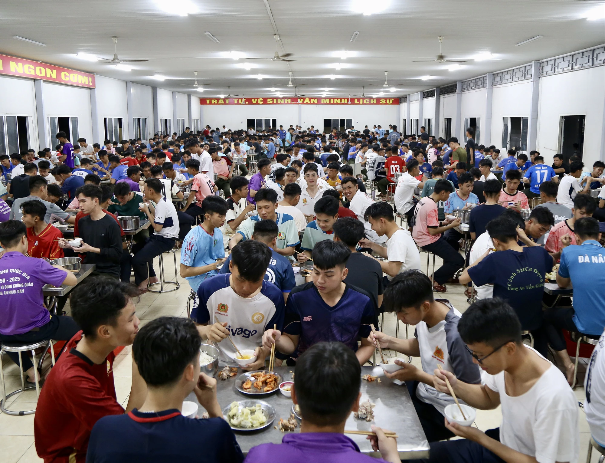 Chuyện ở bếp ăn cho hơn 3.000 chiến sĩ A50 Bộ Công an tham gia diễu binh 30-4