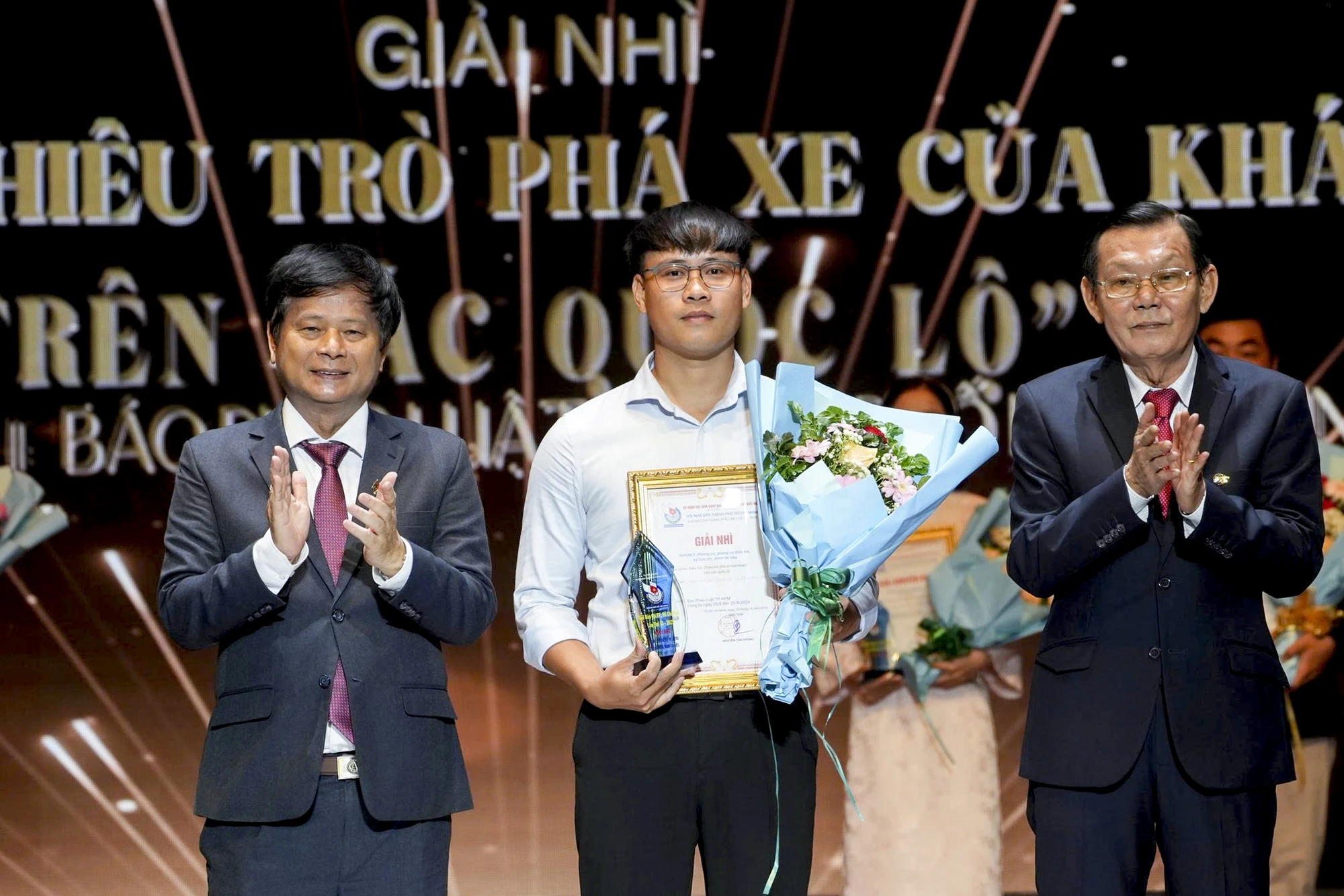 Báo chí TP- Trao giải báo chí (4).jpg