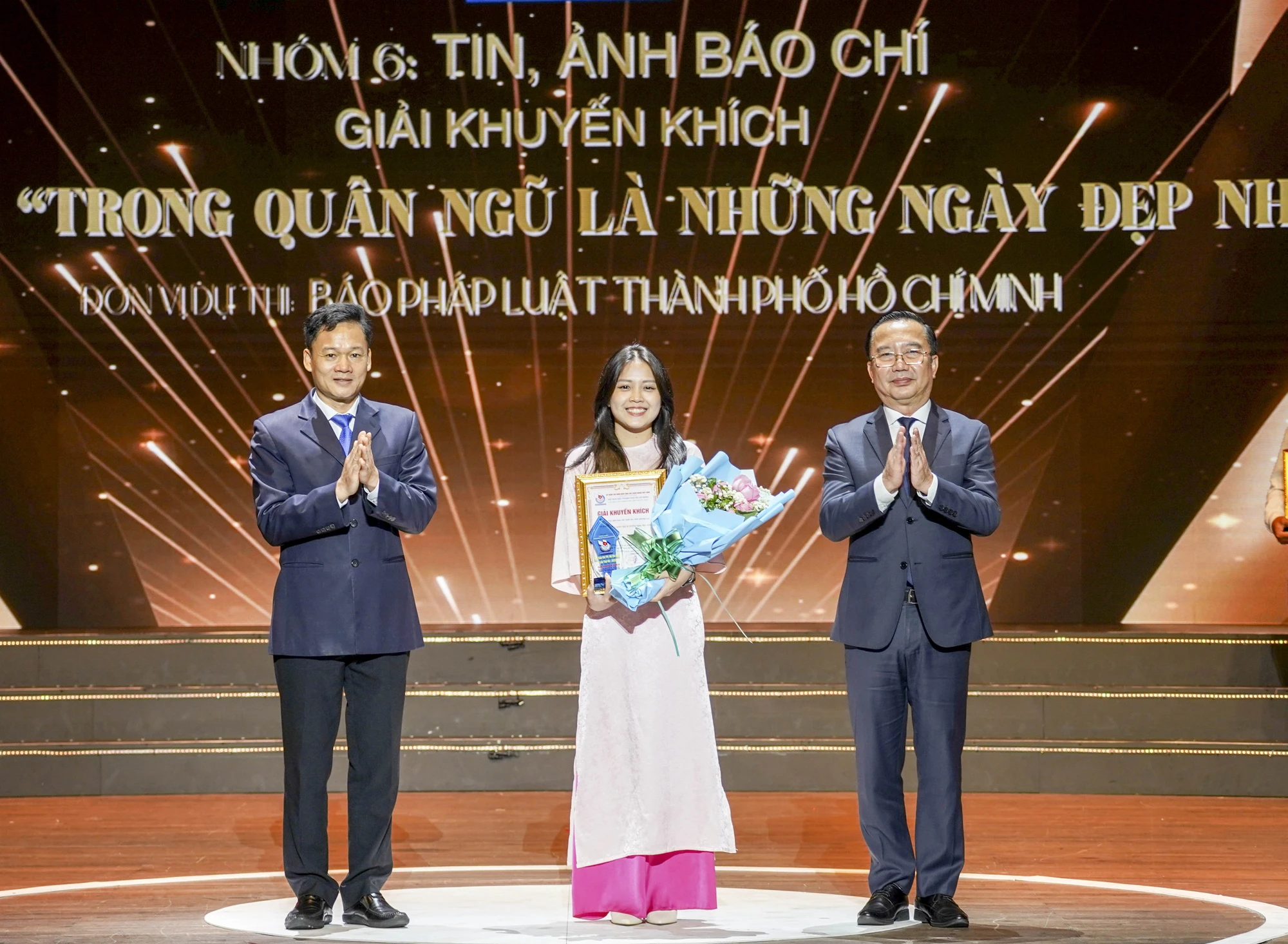 Báo chí TP- Trao giải báo chí (9).jpg