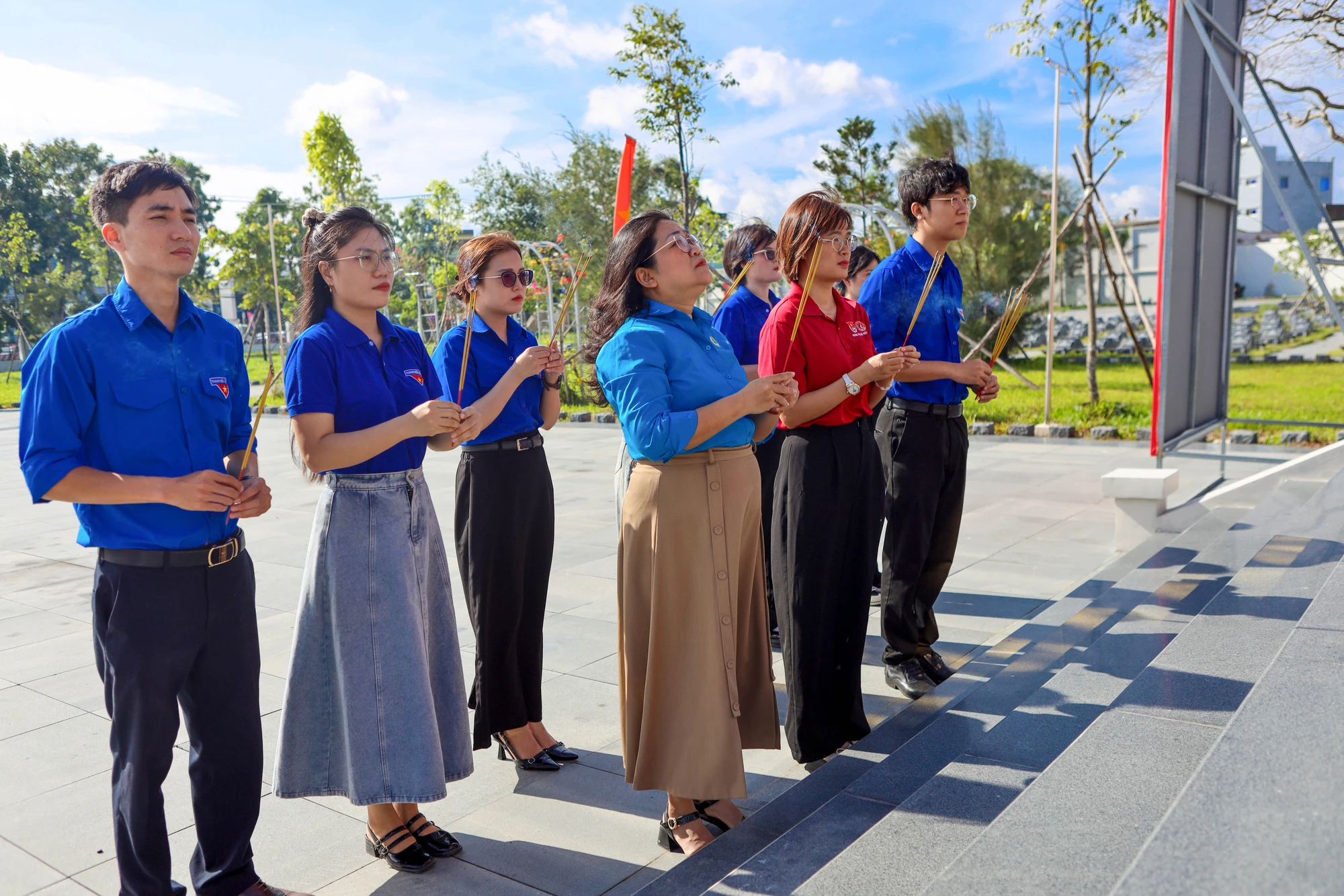 Báo Pháp Luật TP.HCM tri ân các cựu chiến binh: Mỗi căn nhà là một câu chuyện chưa kể