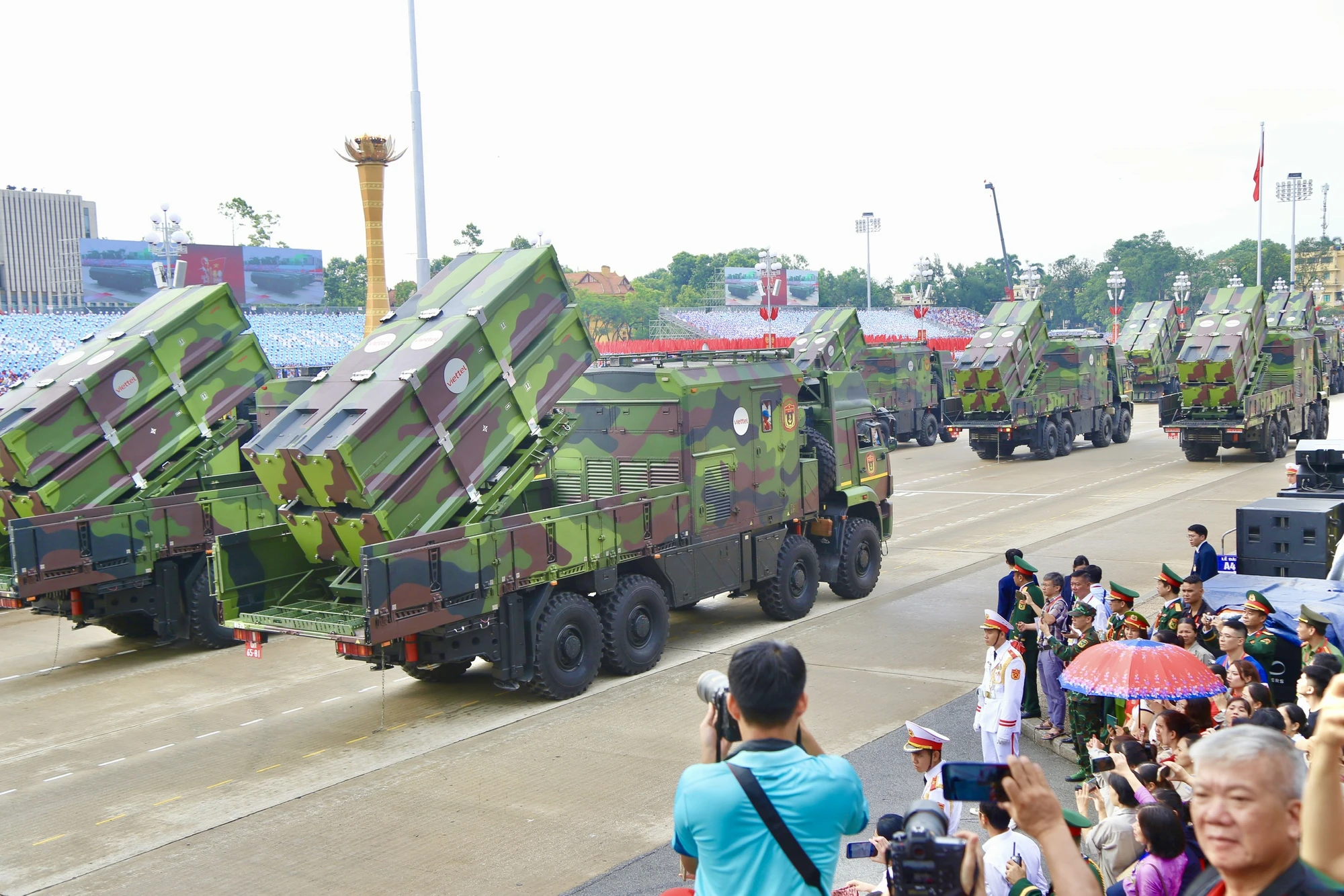 Khí tài tổng duyệt diễu binh A80 (5).jpg