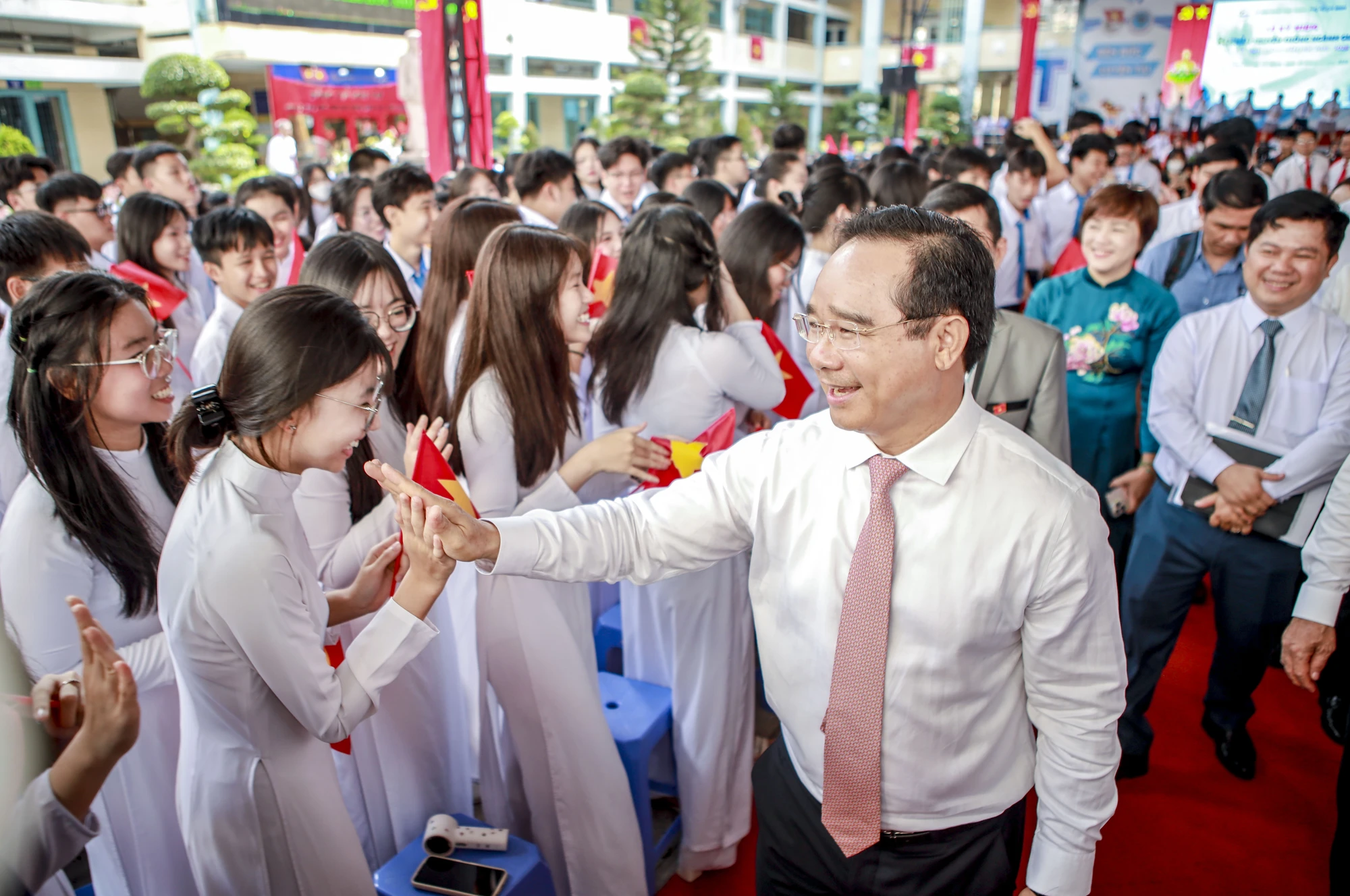 Chủ tịch TP.HCM Nguyễn Văn Được dự lễ khai giảng năm học mới