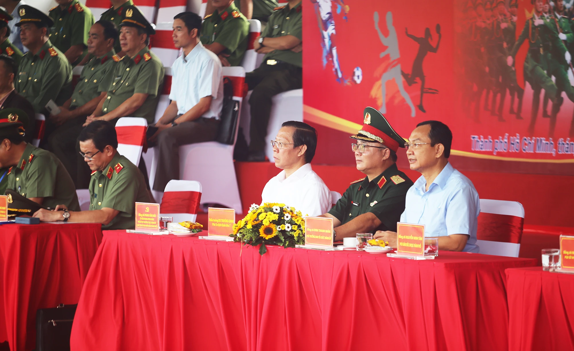 Tham dự buổi lễ có Chủ tịch UBND TP.HCM Phan Văn Mãi, lãnh đạo Thành ủy, UBND TP.HCM, lãnh đạo Cục X03 Bộ Công an, lãnh đạo các trường Đại học, Cao Đẳng trong và ngoài lực lượng Công an nhân dân, đại diện các sở, ban, ngành và các đơn vị lực lượng vũ trang trên địa bàn TP.HCM, Công an các tỉnh giáp ranh… Tham dự buổi lễ có Chủ tịch UBND TP.HCM Phan Văn Mãi, lãnh đạo Thành ủy, UBND TP.HCM, lãnh đạo Cục X03 Bộ Công an, lãnh đạo các trường Đại học, Cao Đẳng trong và ngoài lực lượng Công an nhân dân, đại diện các sở, ban, ngành và các đơn vị lực lượng vũ trang trên địa bàn TP.HCM, Công an các tỉnh giáp ranh…