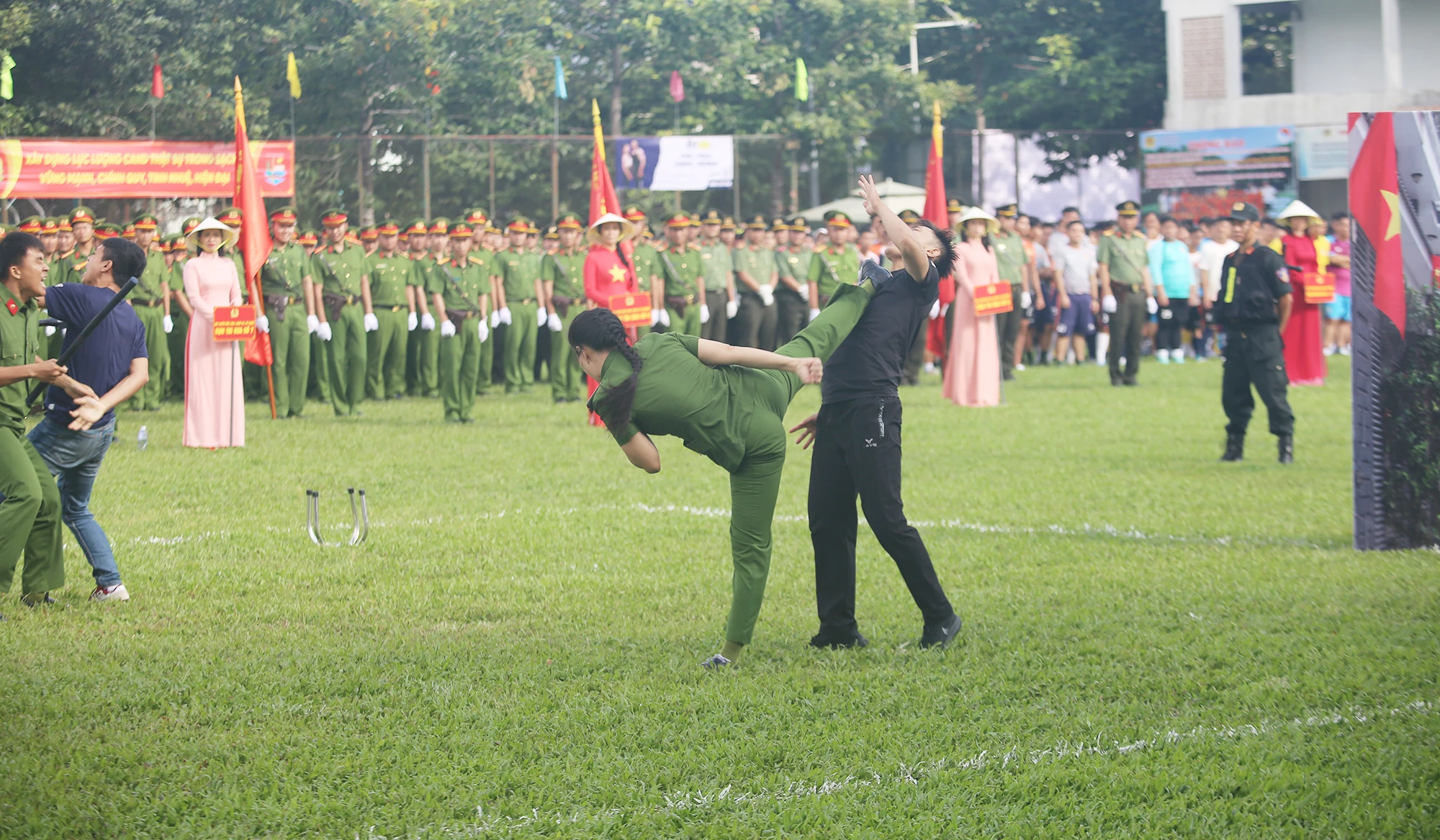 Hội thi điều lệnh, quân sự, võ thuật và Hội thao mở rộng năm 2023 sự tham gia của gần 20 đơn vị trong và ngoài lực lượng Công an TP. Ảnh: NT Hội thi điều lệnh, quân sự, võ thuật và Hội thao mở rộng năm 2023 sự tham gia của gần 20 đơn vị trong và ngoài lực lượng Công an TP. Ảnh: NT