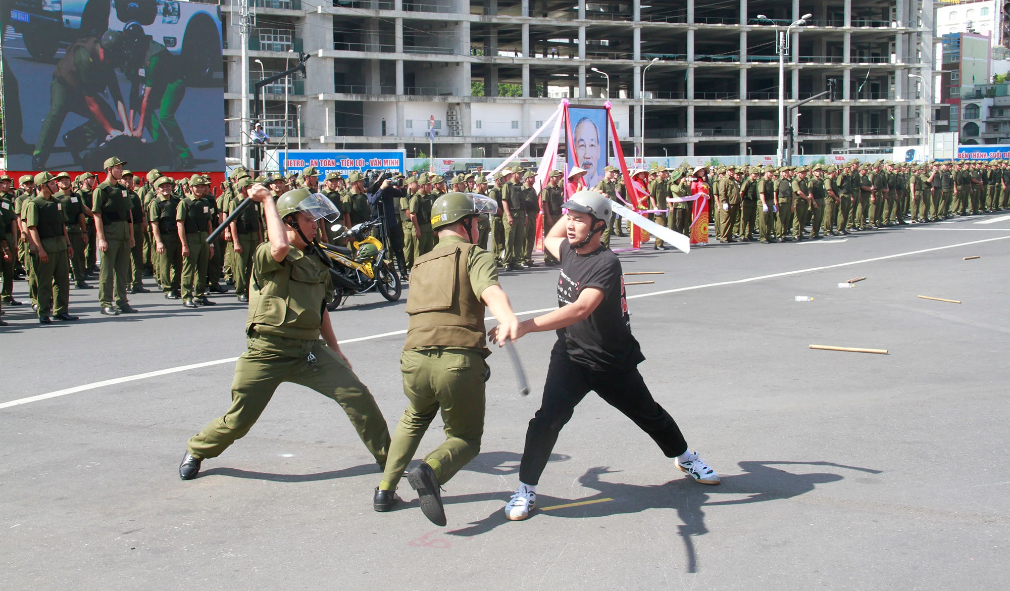 chum-anh-le-ra-mat-luc-luong-tham-gia-bao-ve-an-ninh-trat-tu-o-co-so-o-tp-hcm (5).jpg