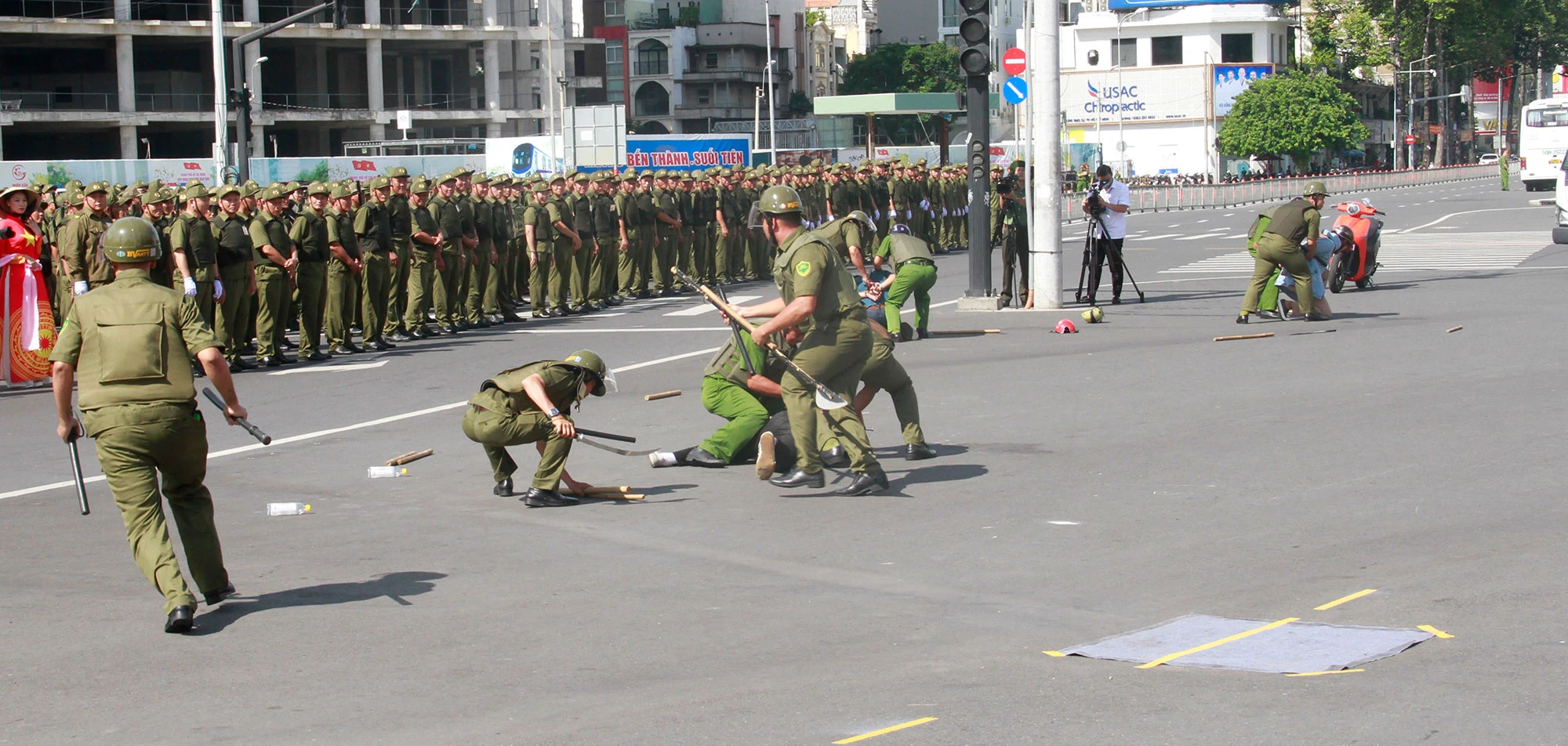 chum-anh-le-ra-mat-luc-luong-tham-gia-bao-ve-an-ninh-trat-tu-o-co-so-o-tp-hcm (7).jpg