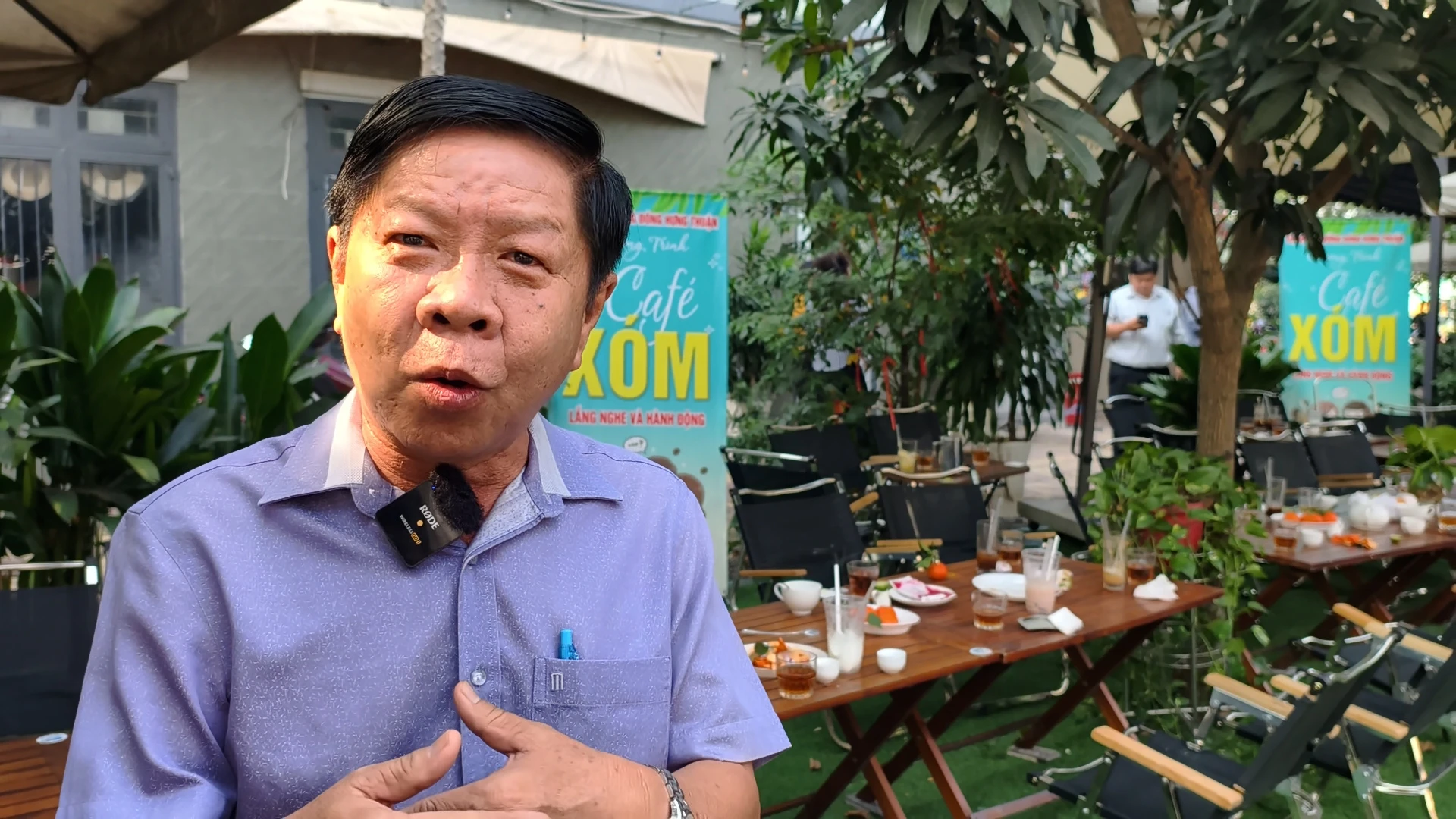 ca-phe-xom-xoa-khoang-cach.jpg