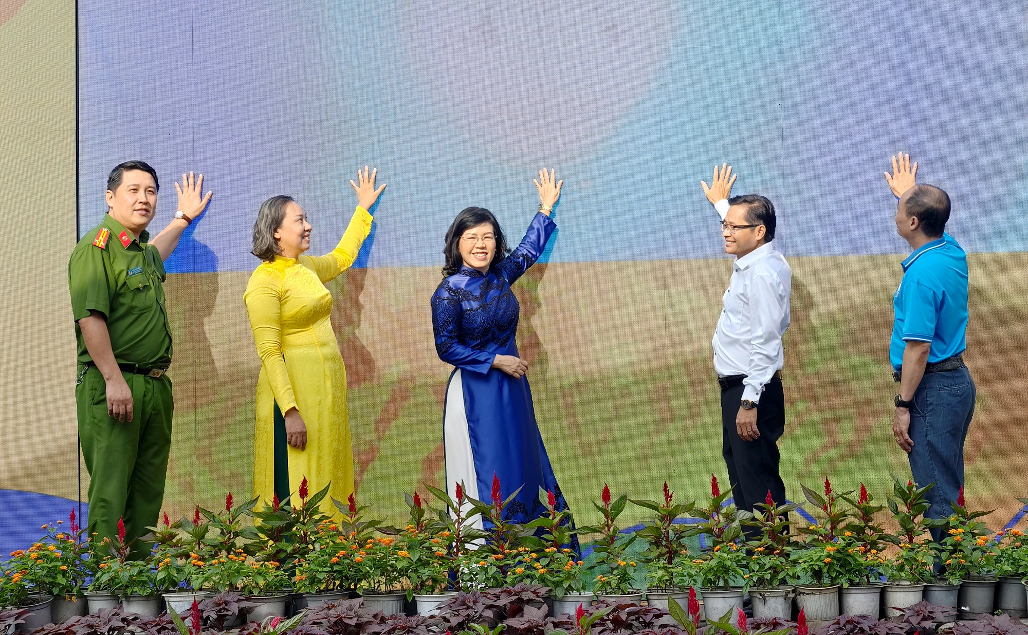 tan-son-hoa-khong-ma-tuy.jpg