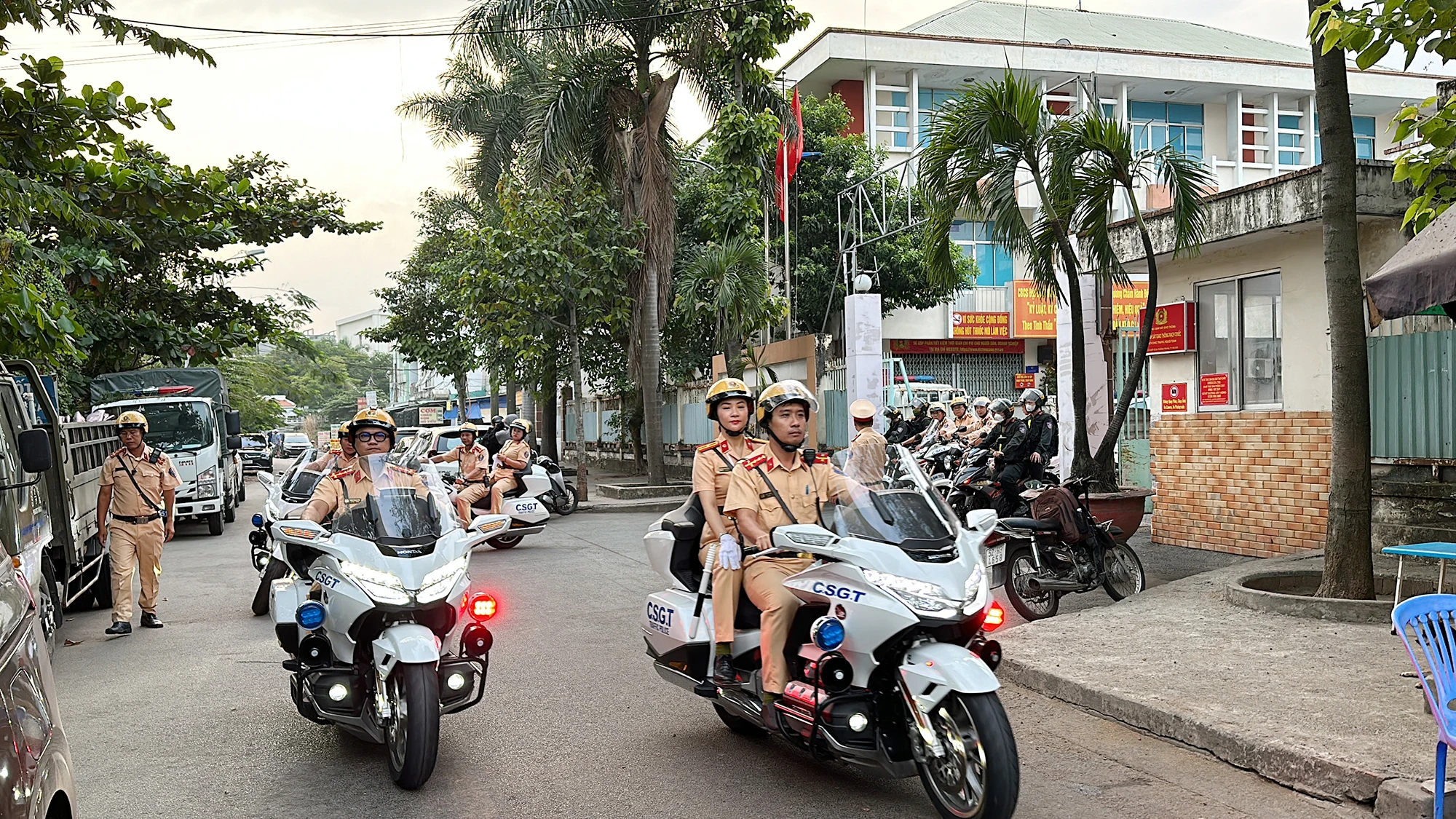 csgt-tp-hcm-bat-dau-cao-diem-kiem-soat-quoc-lo-1-11jpg.jpg