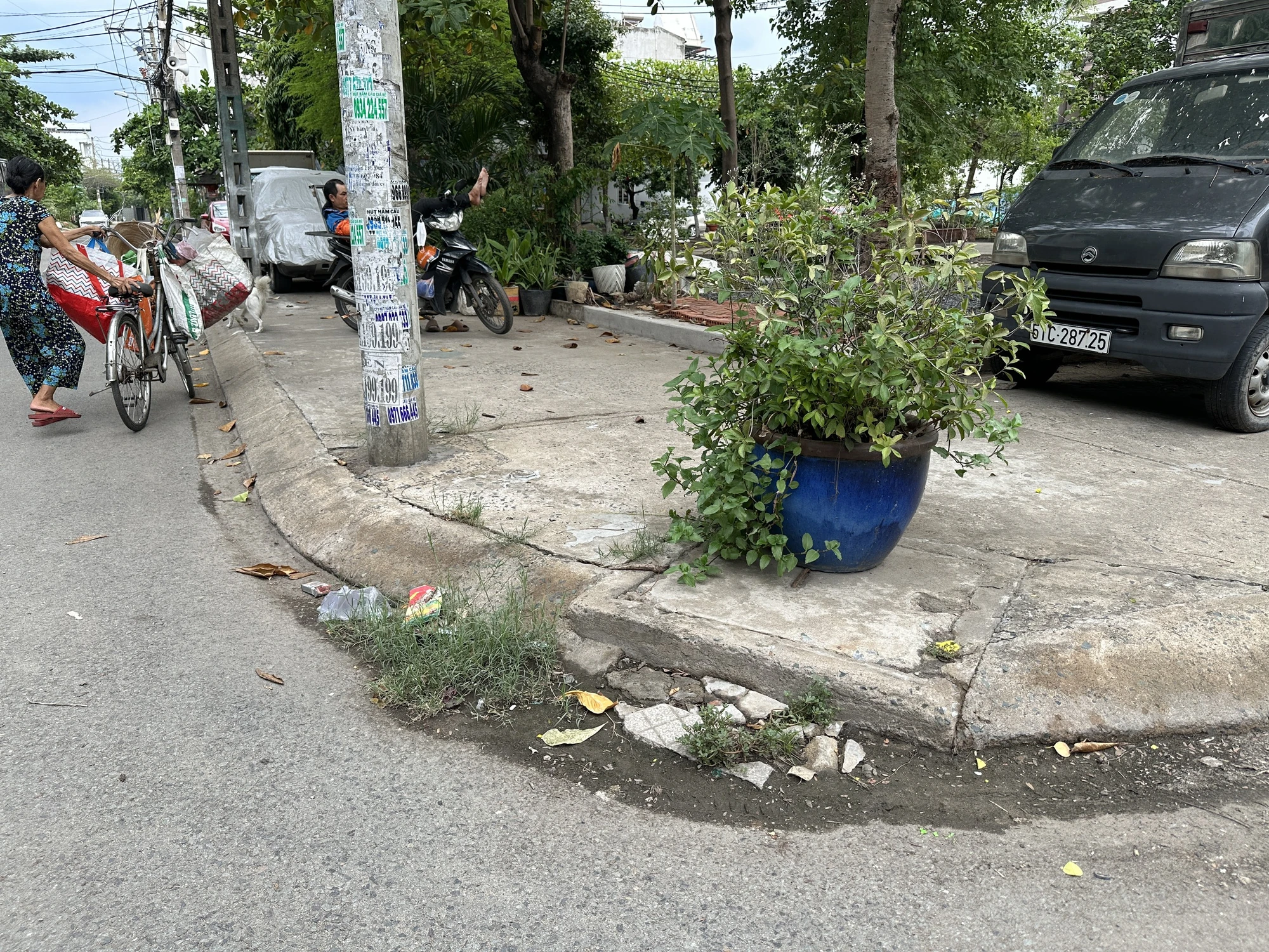 la-lung-khu-dan-cu-bit-het-mieng-cong-mua-ngap-lien-tuc (16).jpg