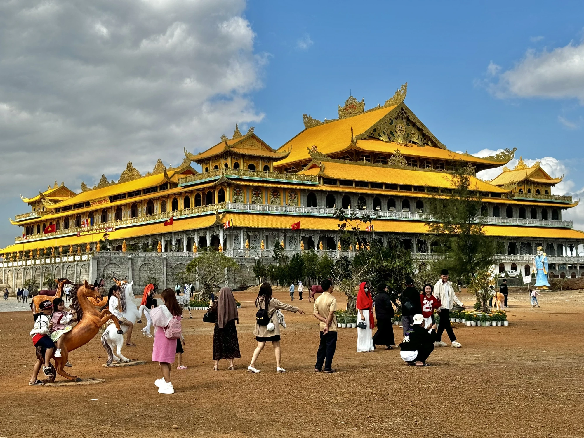 Chiêm ngưỡng tượng Phật Quan Âm cao nhất Đông Nam Á