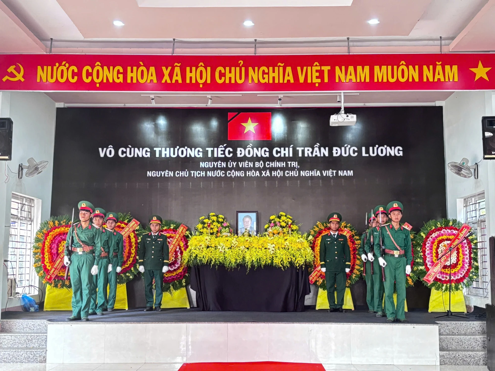 le-vieng-nguyen-chu-tich-nuoc-tran-duc-luong-tai-que-nha-quang-ngai-3.jpg