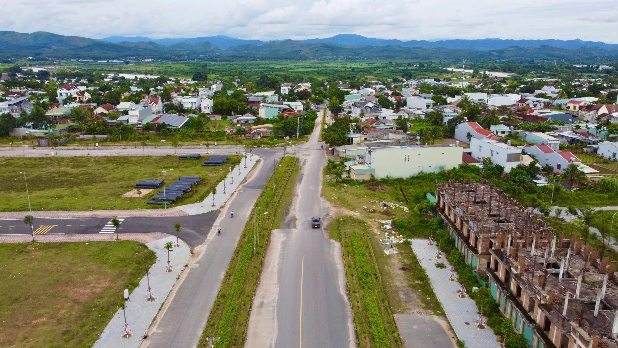5-nam-doi-mot-doan-duong-2-7km-nguoi-dan-chan-khong-muon-noi (17).jpg