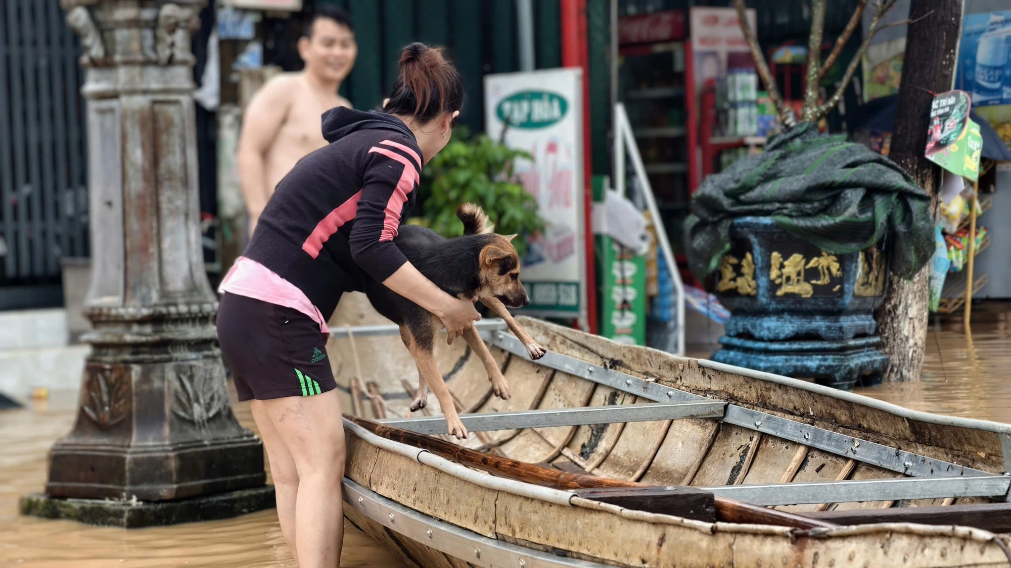 mua-lu-cuon-cuon-quang-ngai-chim-trong-bien-nuoc-7.jpg