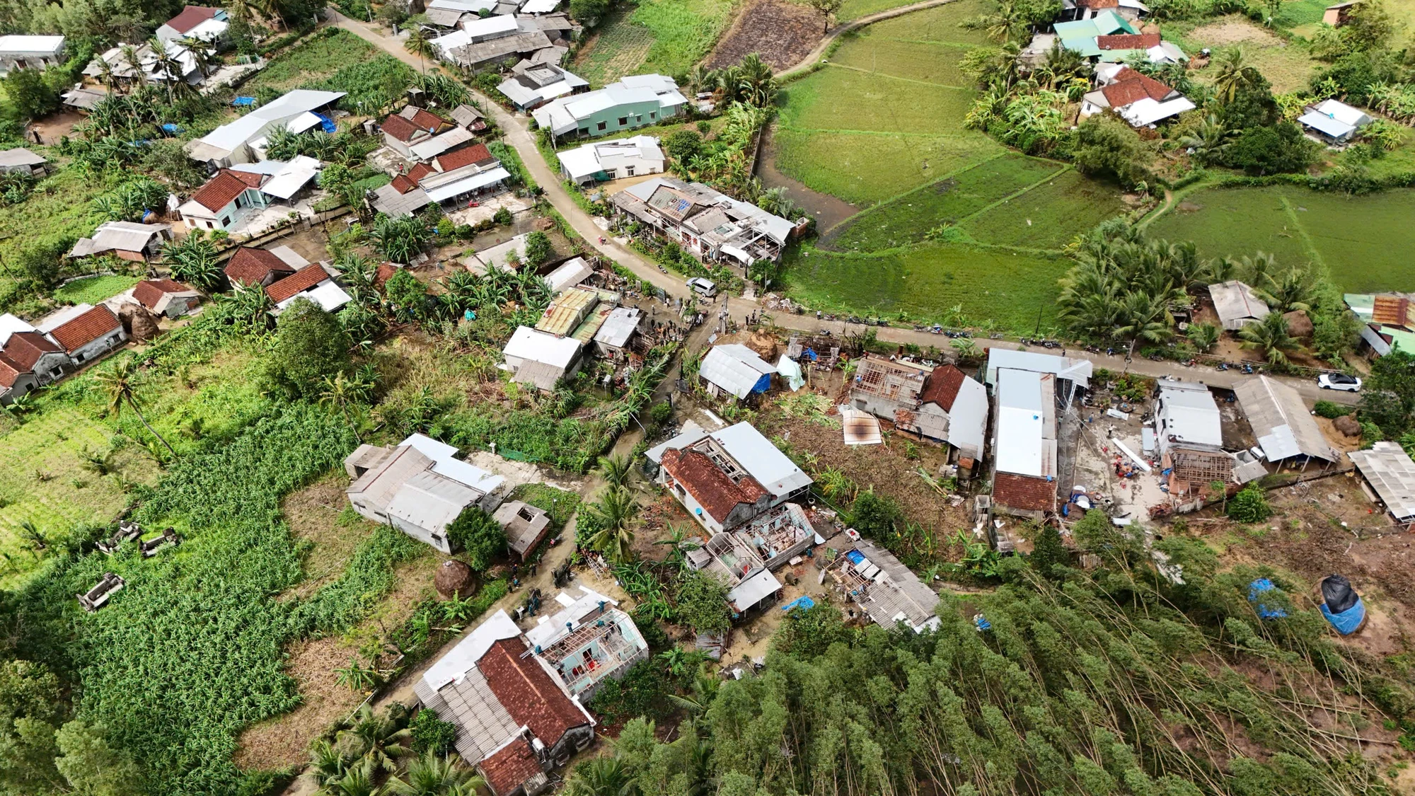 loc-xoay-luc-nua-dem-cuon-phang-25-mai-nha-o-quang-ngai-3.jpg