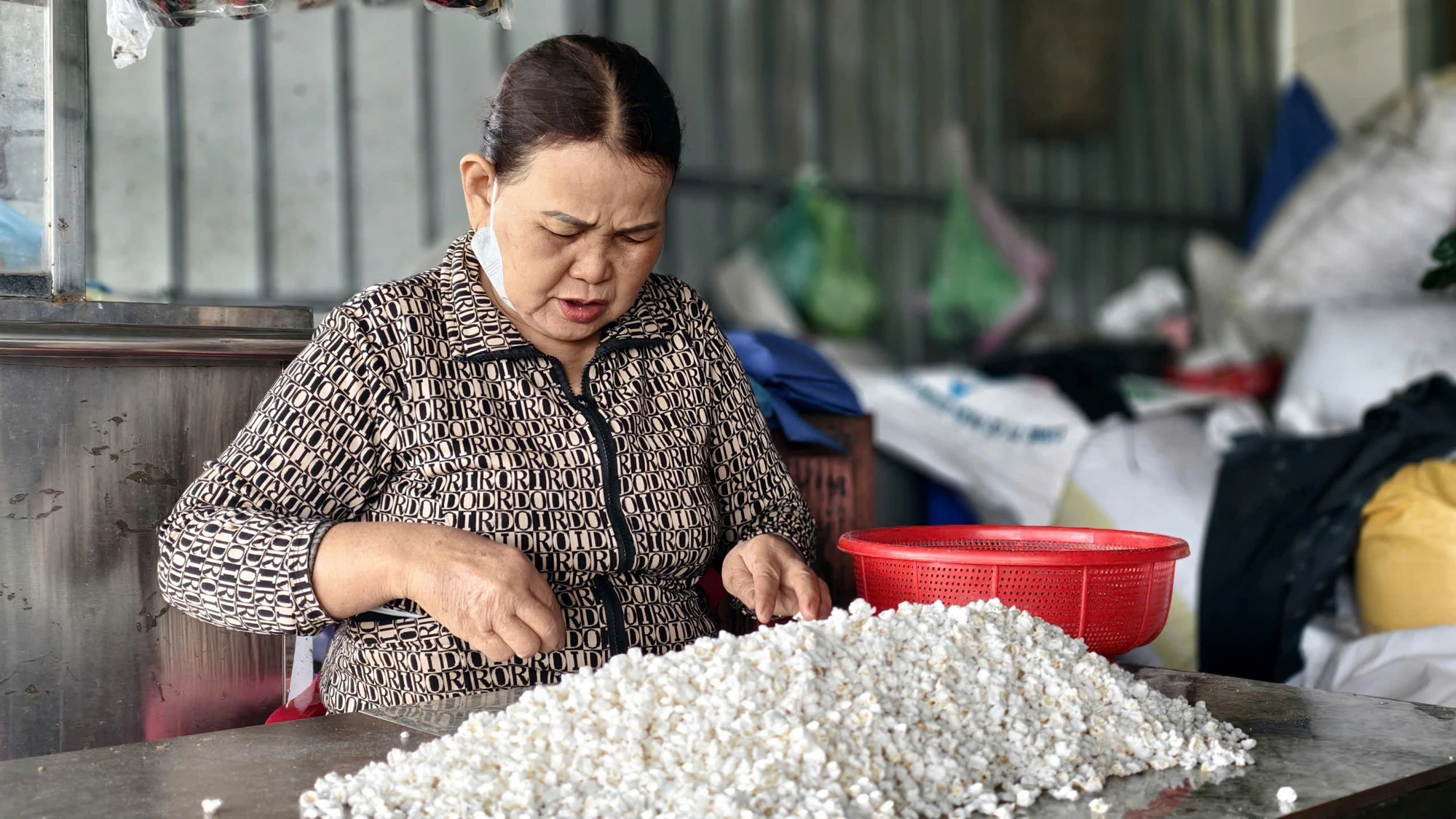 co-mot-thu-banh-o-quang-ngai-can-tet-phai-lam-gap-ba-moi-kip-ban- (12).jpg