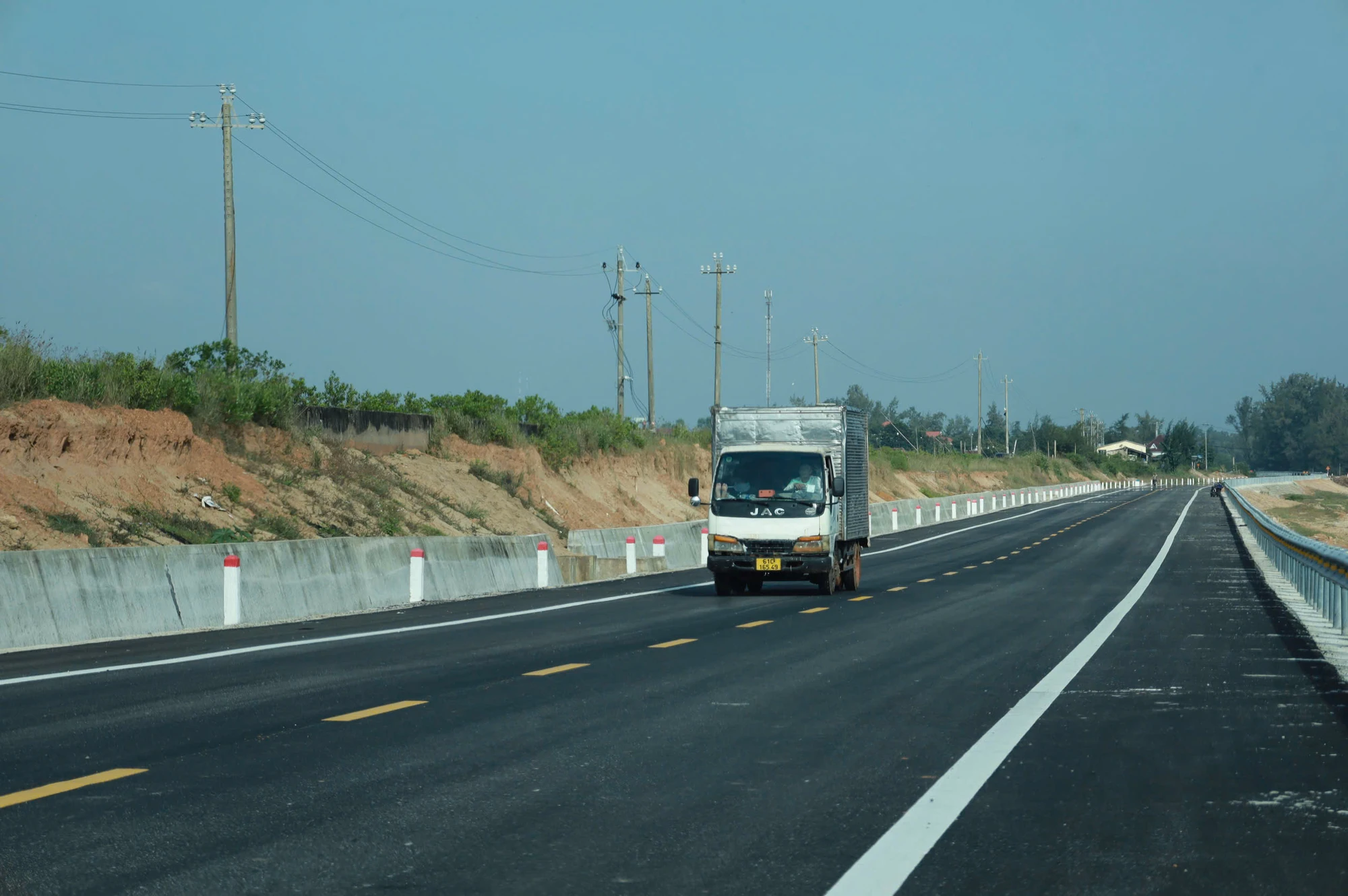 can-canh-duong-ven-bien-152-ti-dong-dep-nhat-quang-ngai- (4).jpg