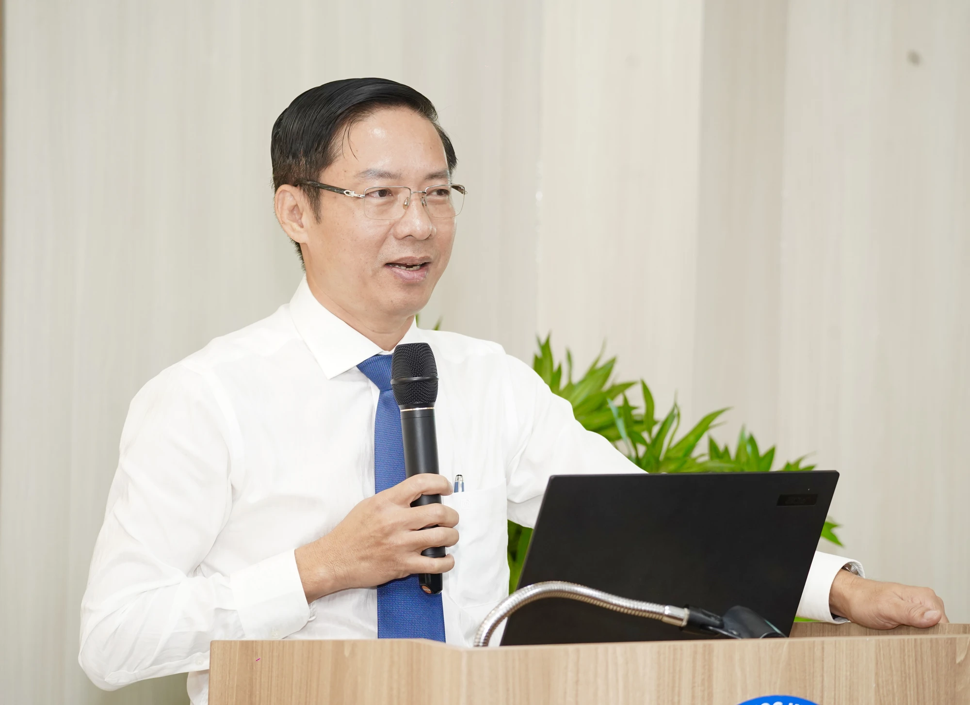 ONG-QUACH-HUU-THAI.JPG