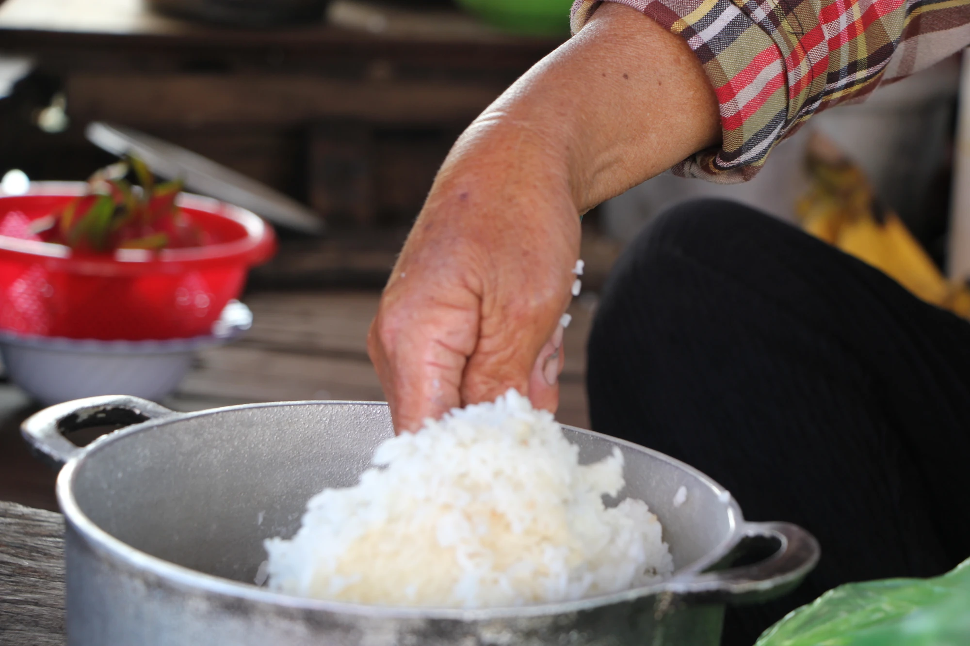 ngu-dan-com-nguoi.JPG