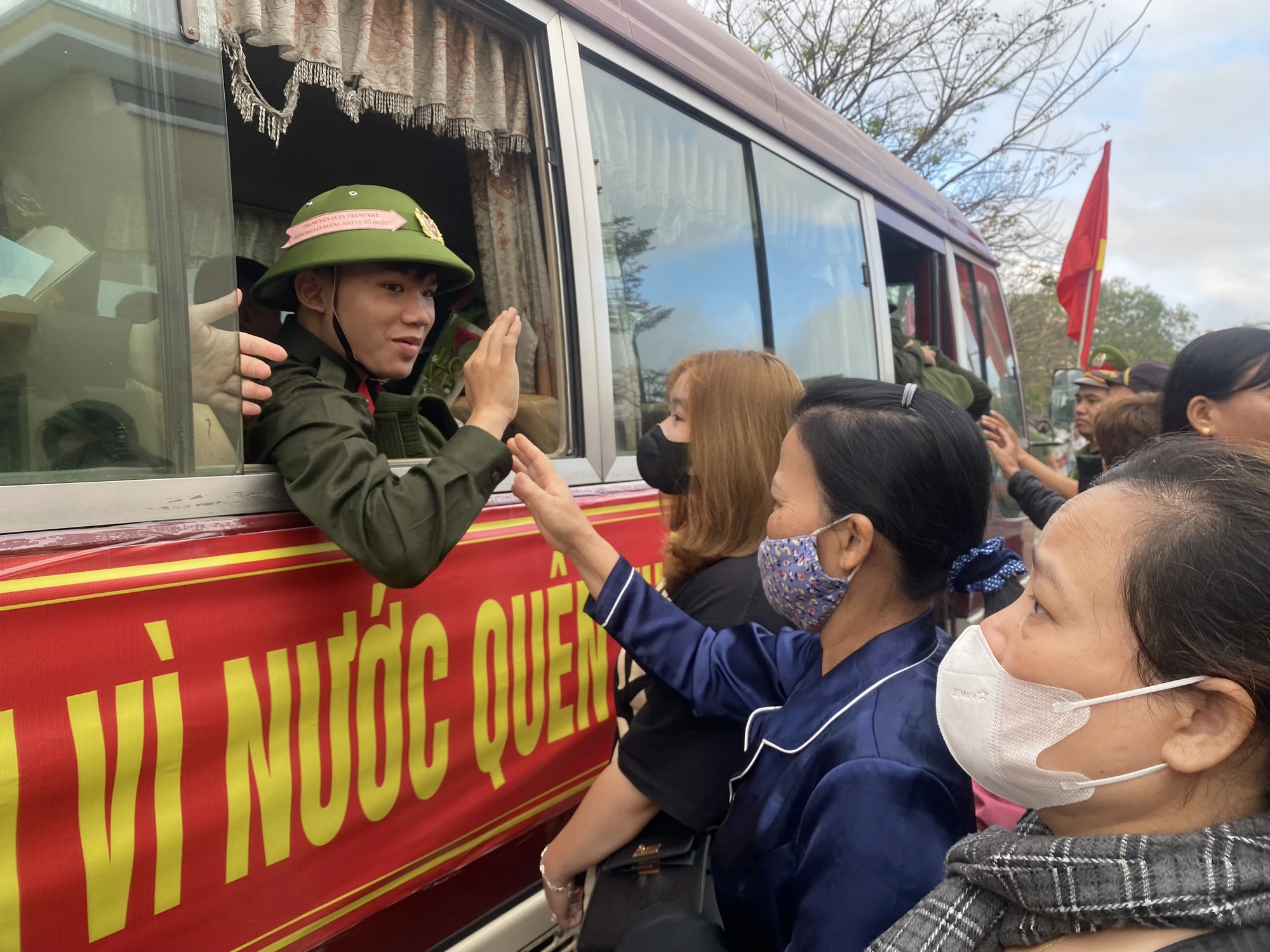 thanh-nien-chao.jpg