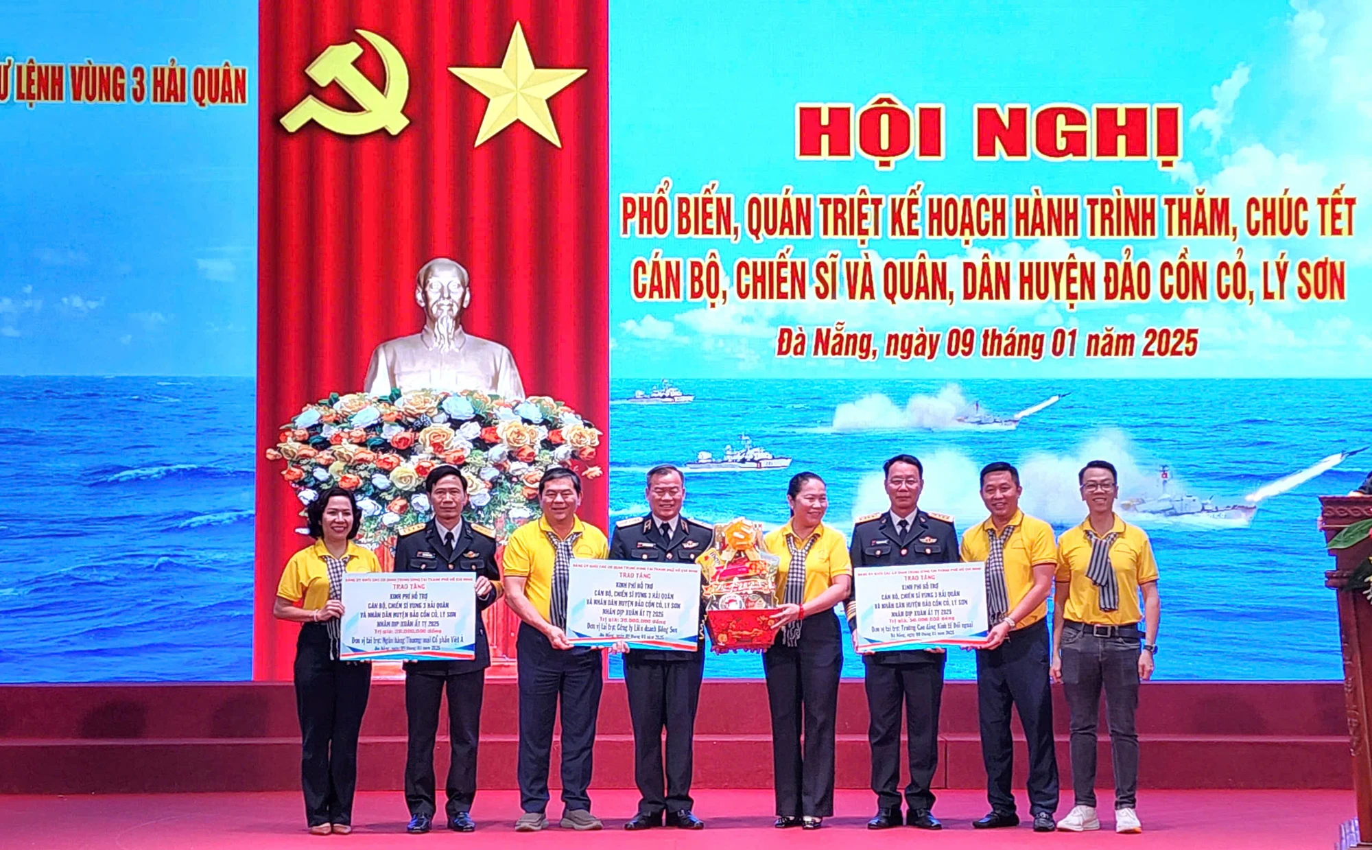 tp-hcm-tang-qua.jpg