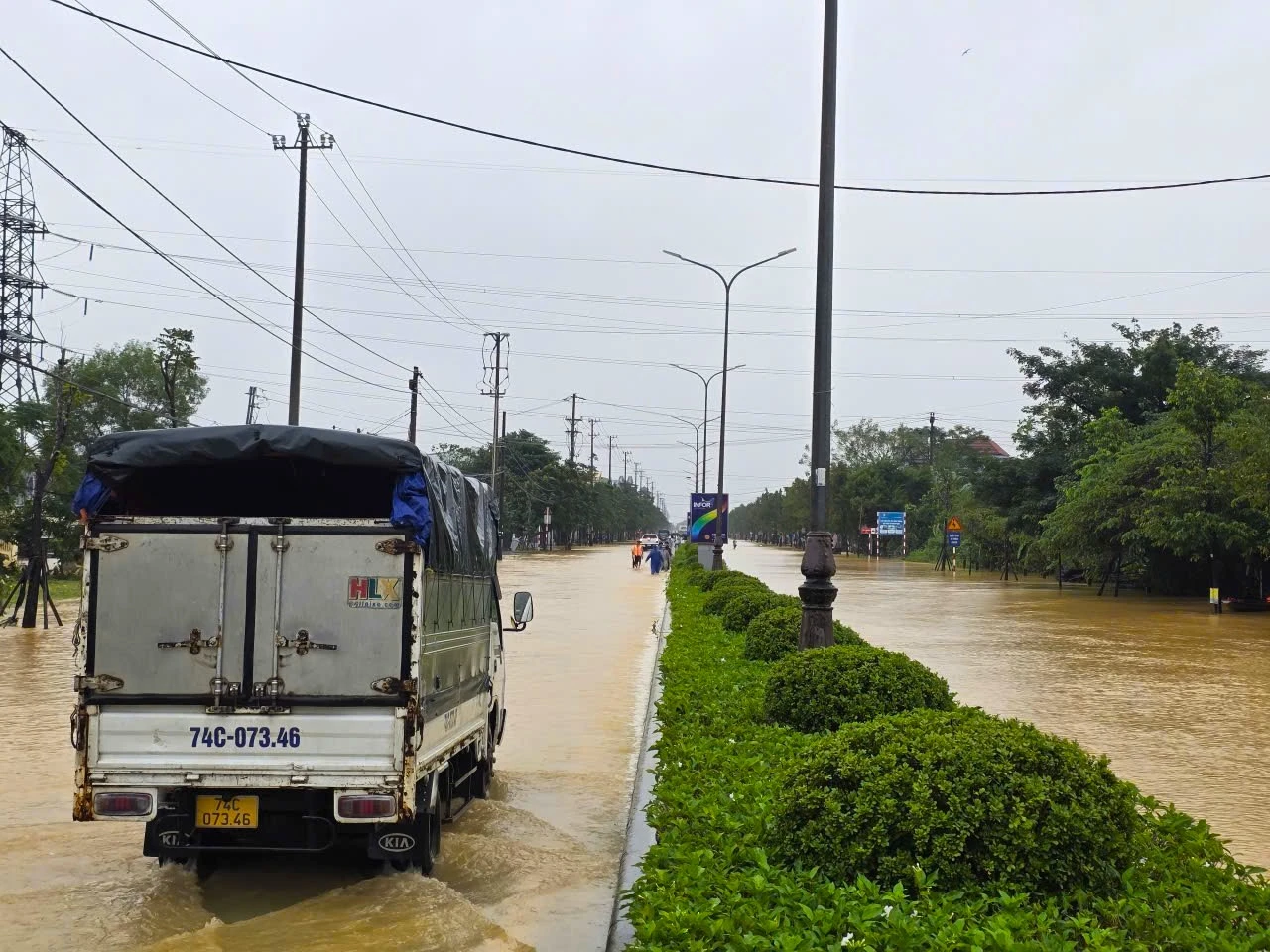 quoc-lo-1a-hue-ngap-sau.jpg