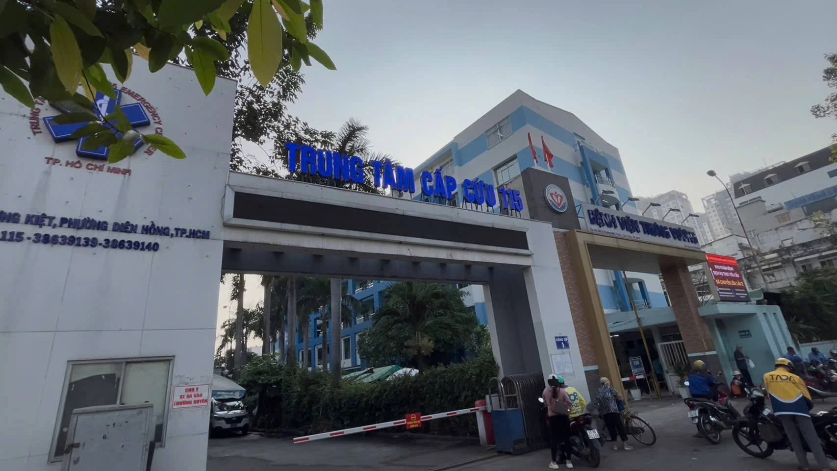 xe cứu thương.JPG