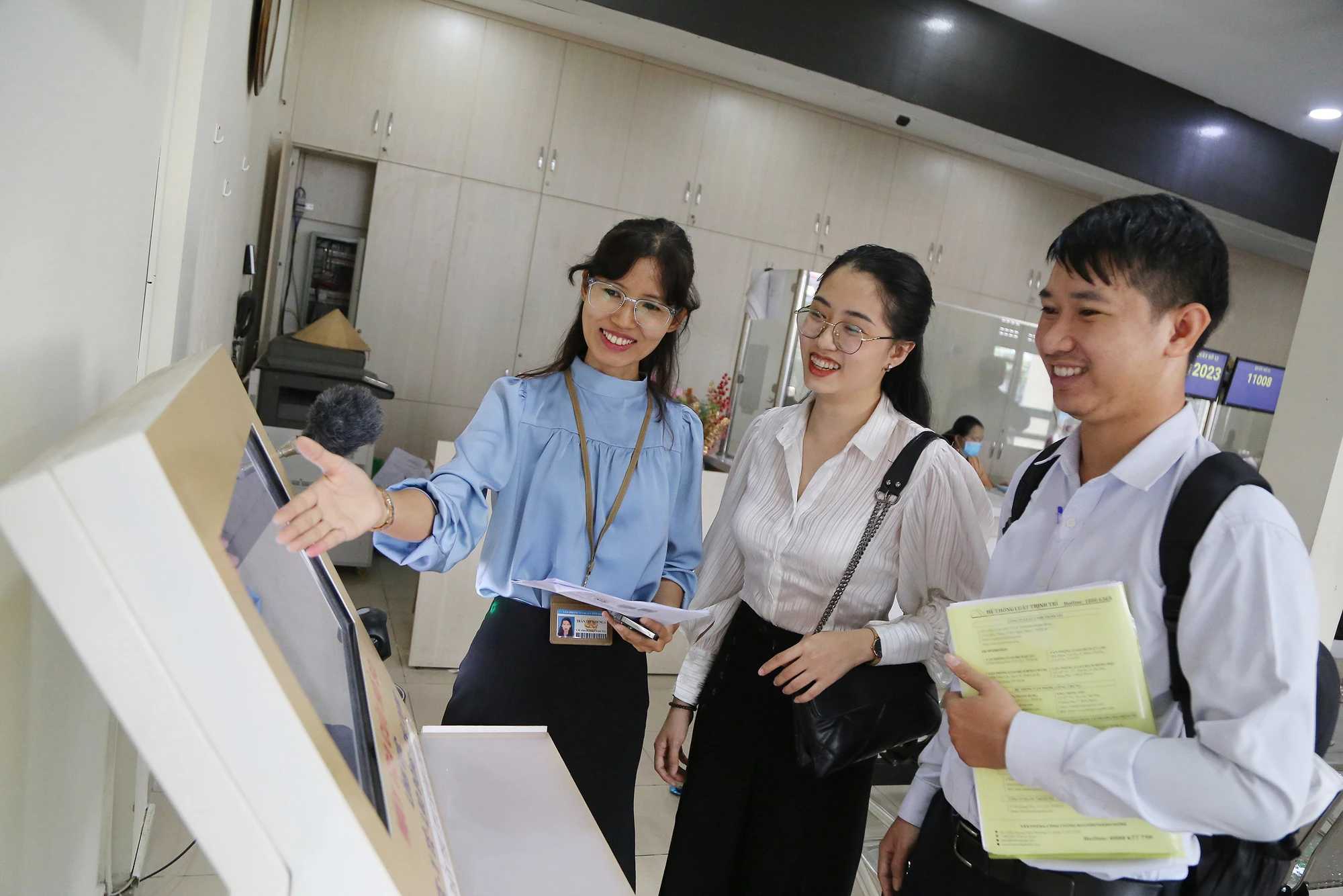 Trong công tác cán bộ cần chú ý tạo nguồn cán bộ kế cận, phải thường xuyên tổ chức bồi dưỡng, cập nhật kiến thức để họ bắt kịp với đòi hỏi sự phát triển của đất nước. Ảnh: HOÀNG GIANG Trong công tác cán bộ cần chú ý tạo nguồn cán bộ kế cận, phải thường xuyên tổ chức bồi dưỡng, cập nhật kiến thức để họ bắt kịp với đòi hỏi sự phát triển của đất nước. Ảnh: HOÀNG GIANG
