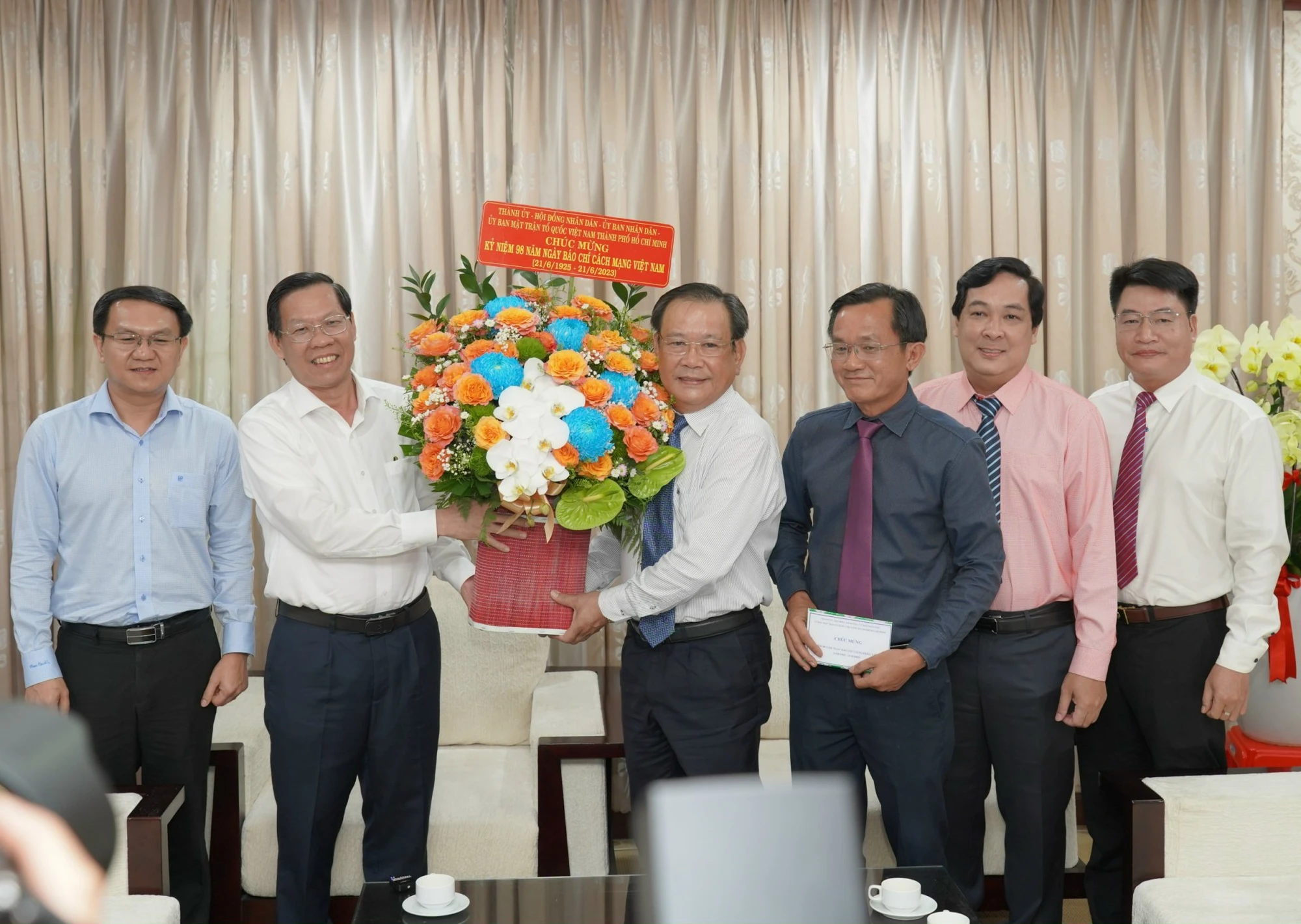 Chu-tich-phan-van-mai-tham-bao-phap-luat-tphcm.jpg