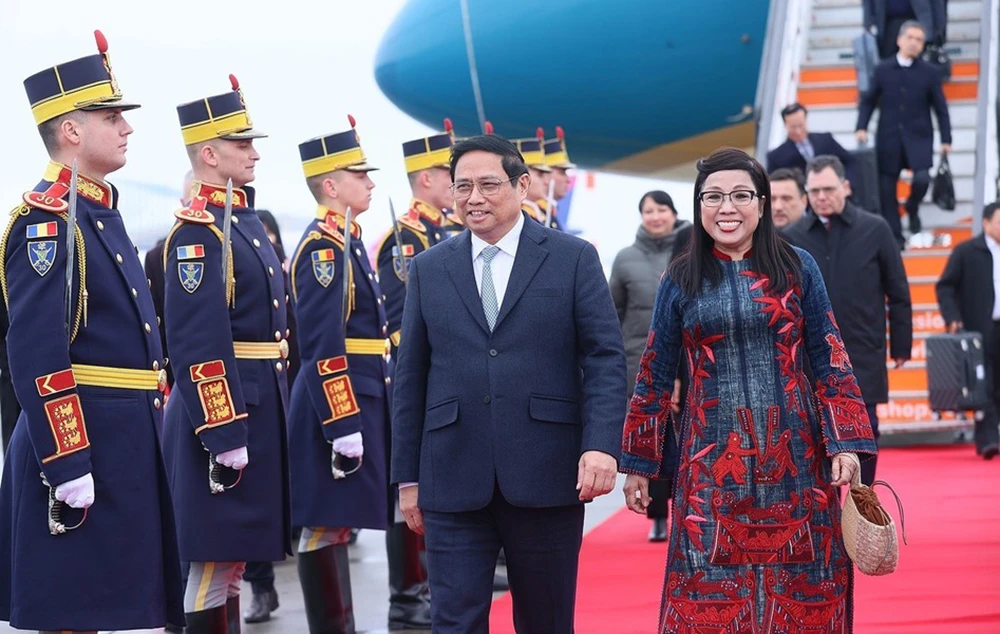 thu-tuong-pham-minh-chinh-tham-romania-2.jpeg