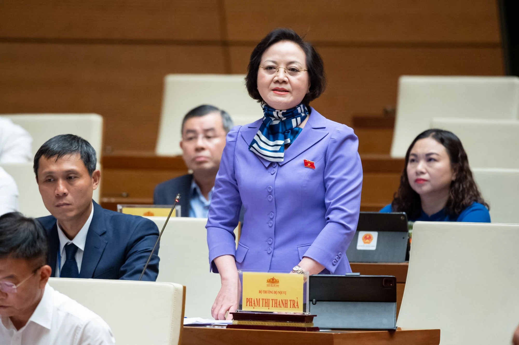 Bộ trưởng Nội vụ: Bộ Chính trị đang xem xét chính sách tiền lương mới để thực hiện từ 1-7
