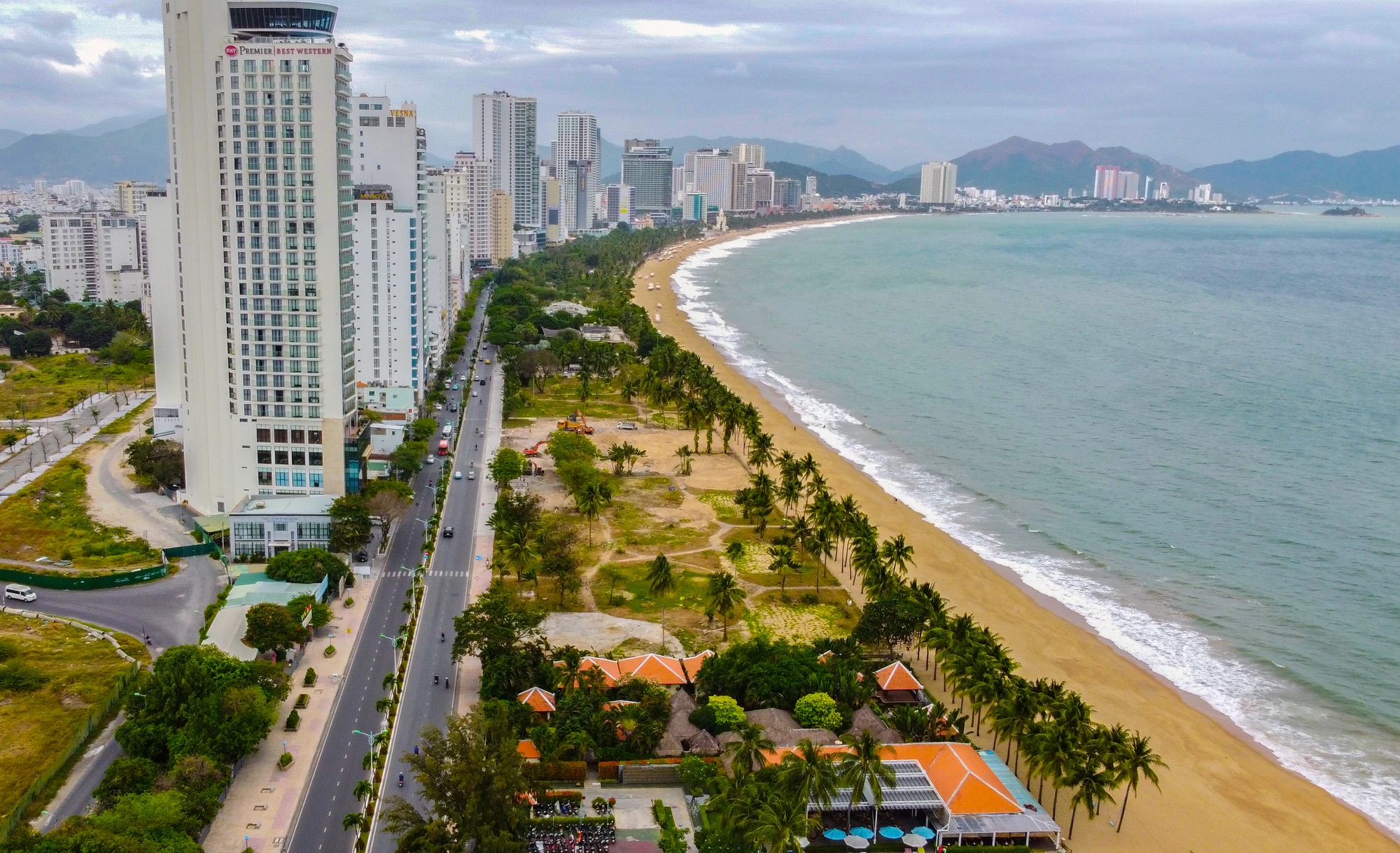 phat-trien-khanh-hoa-cong-trinh-chan-bien.jpg