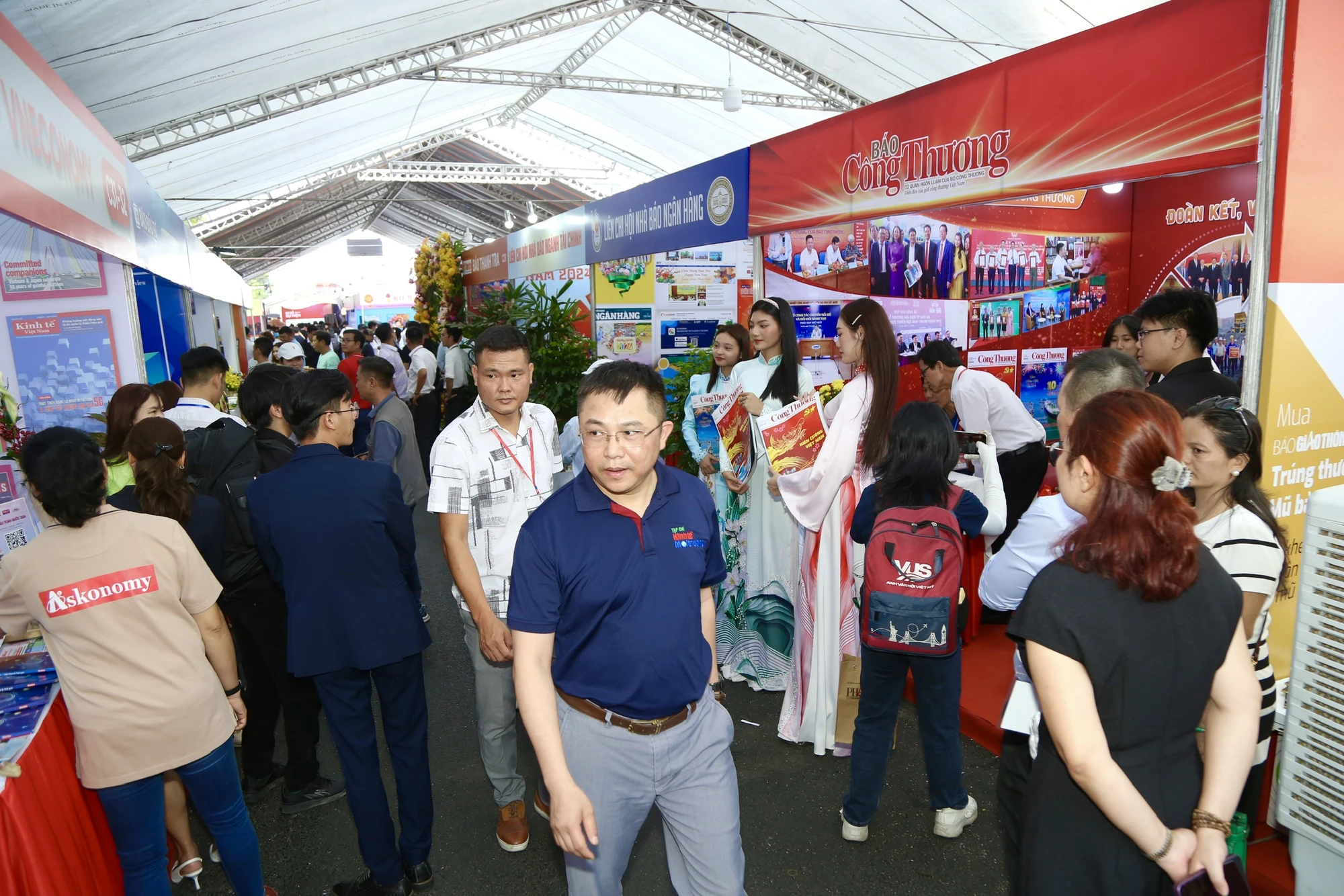 hoi-bao-toan-quoc-2024-cac-gian-hang-hoang-giang.jpg