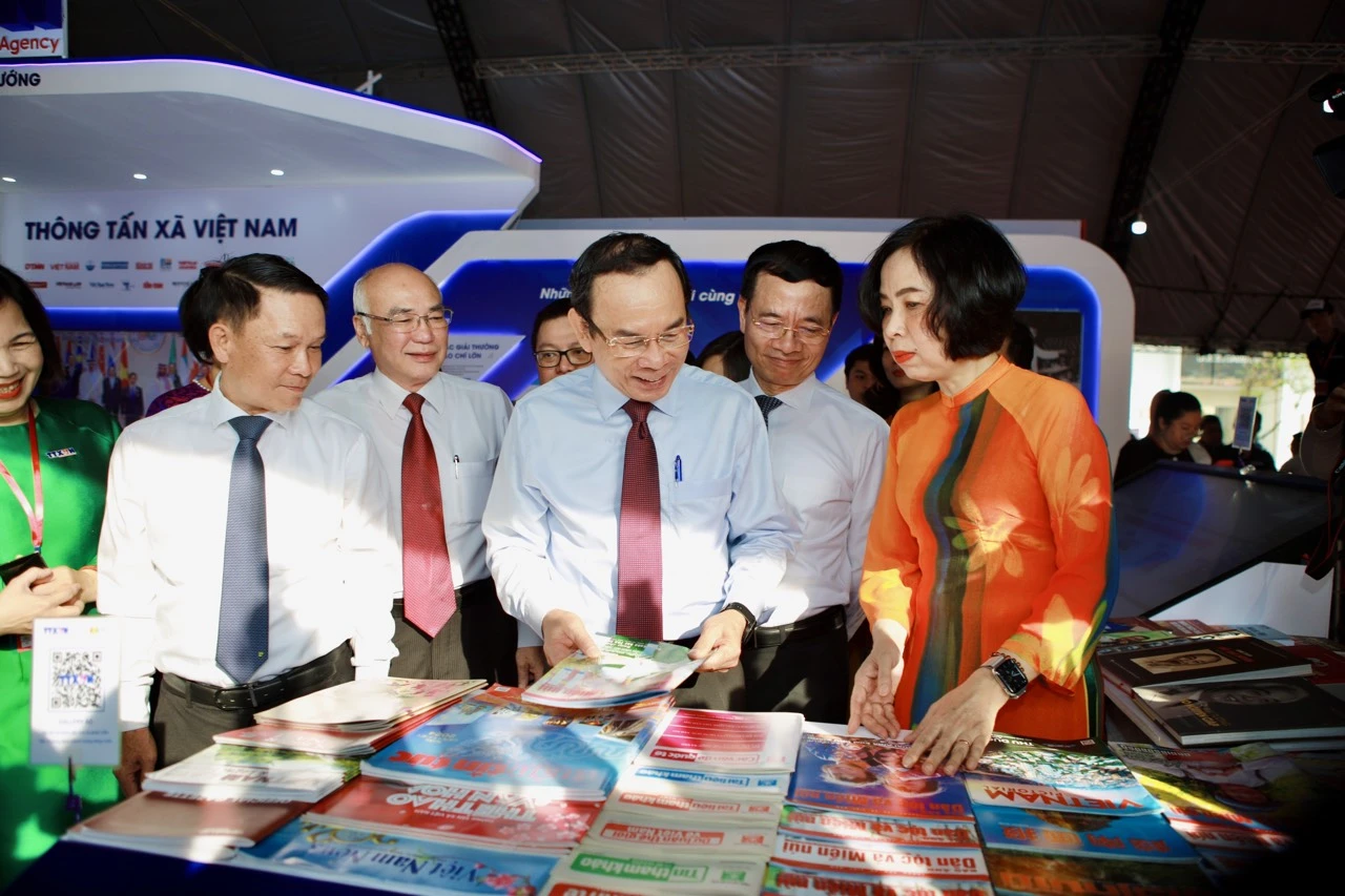 hoi-bao-toan-quoc-2024-lanh-dao-tham-quan-nguyet-nhi.jpg