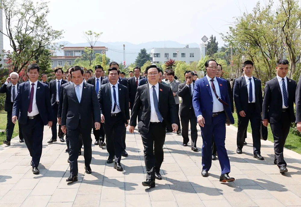 3-chu-tich-quoc-hoi-tham-trung-quoc-buoc-tien-moi-trong-quan-he-hai-nuoc.jpeg